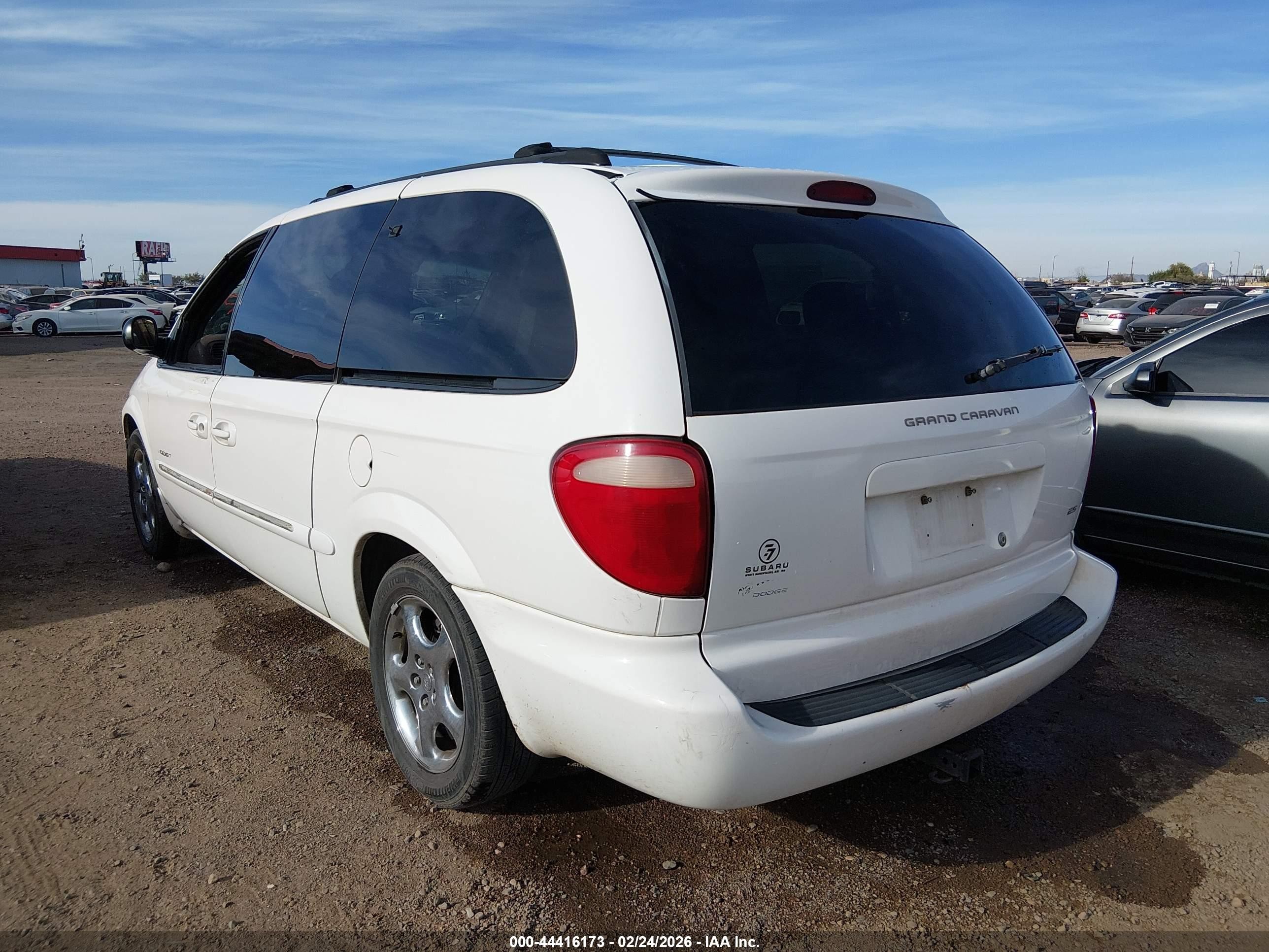 2001 Dodge Grand Caravan Es White vin: 2B8GP54LX1R107779