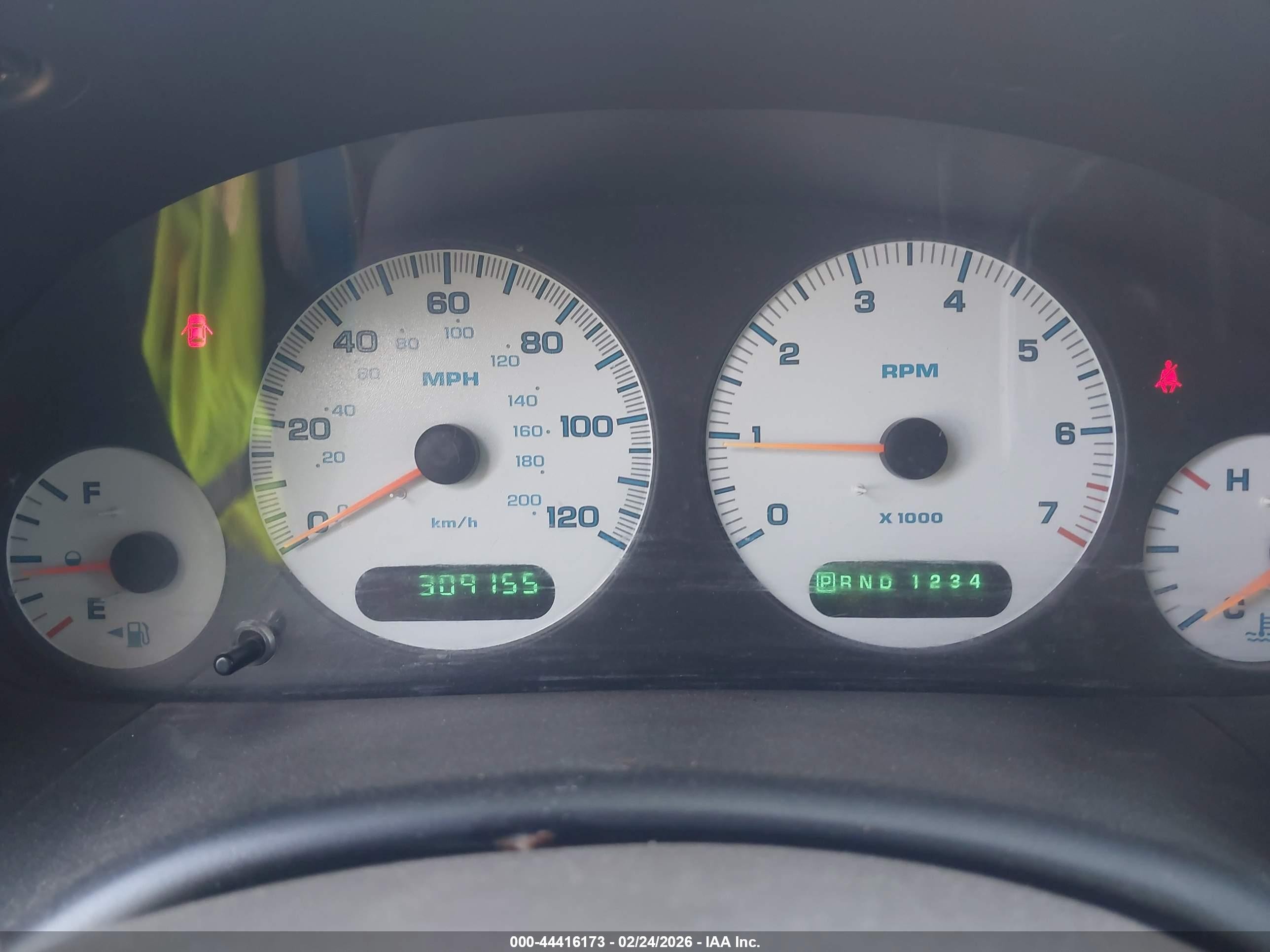 2001 Dodge Grand Caravan Es White vin: 2B8GP54LX1R107779