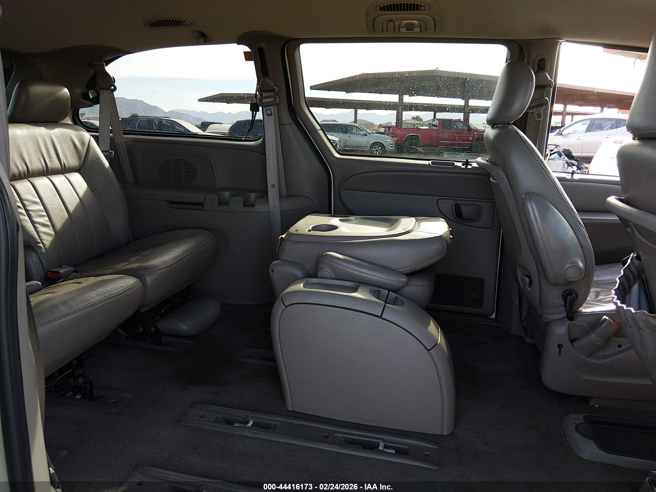 2001 Dodge Grand Caravan Es White vin: 2B8GP54LX1R107779