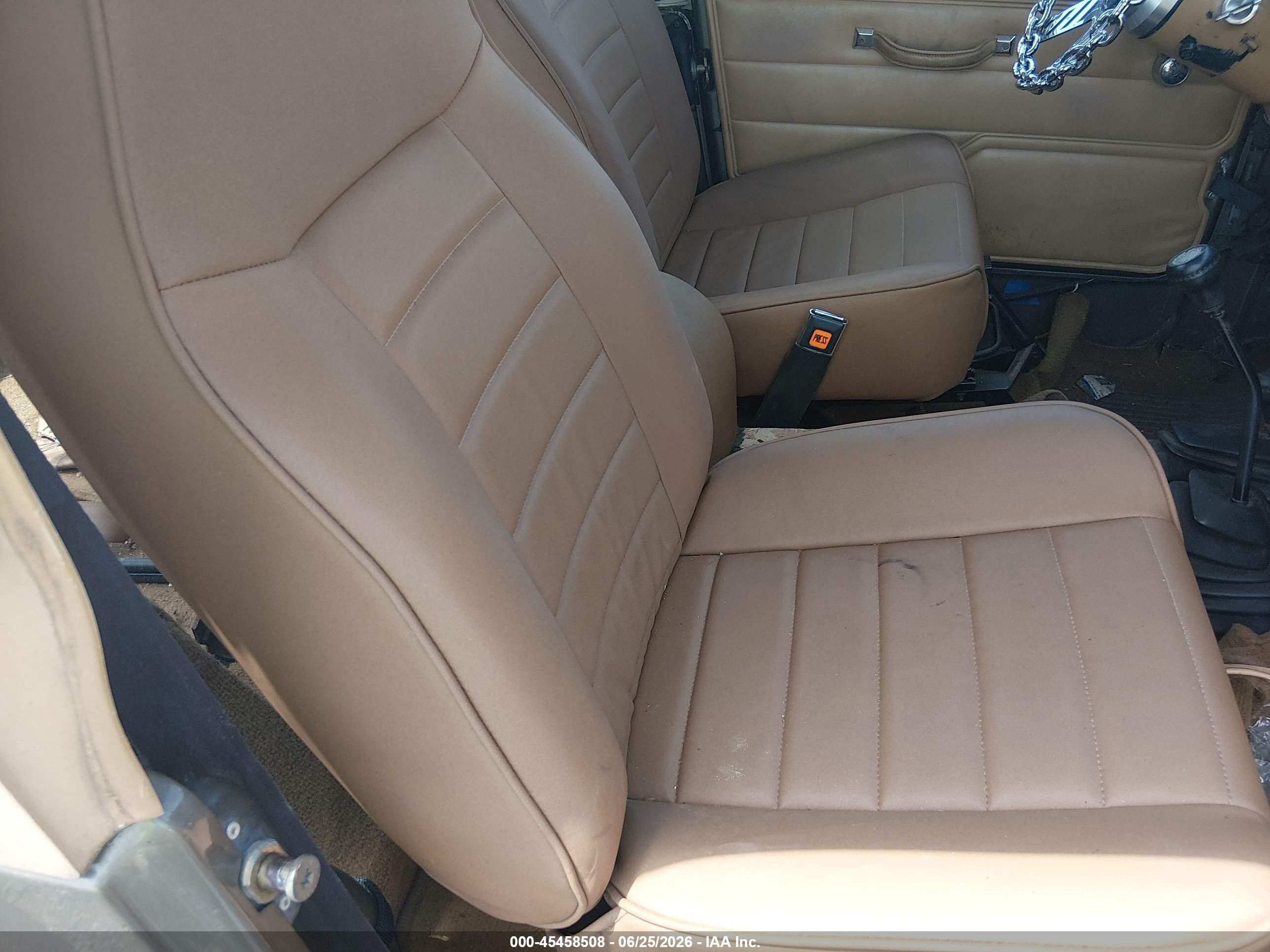 1988 Jeep Wrangler   Brown vin: 2BCCV8113JB532770