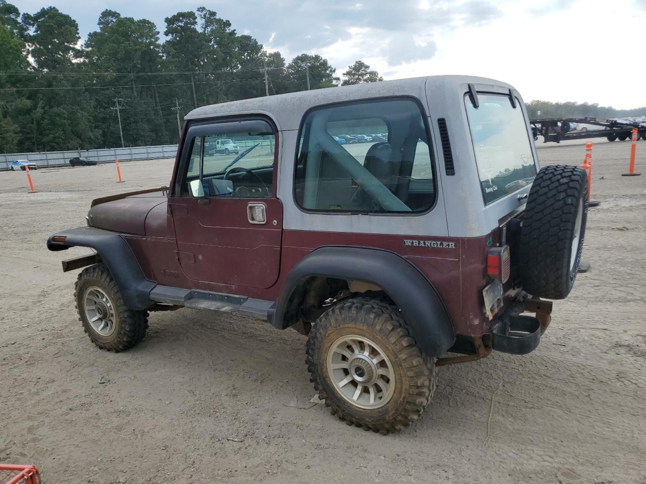 1988 Jeep Wrangler Burgundy vin: 2BCCV8116JB534271