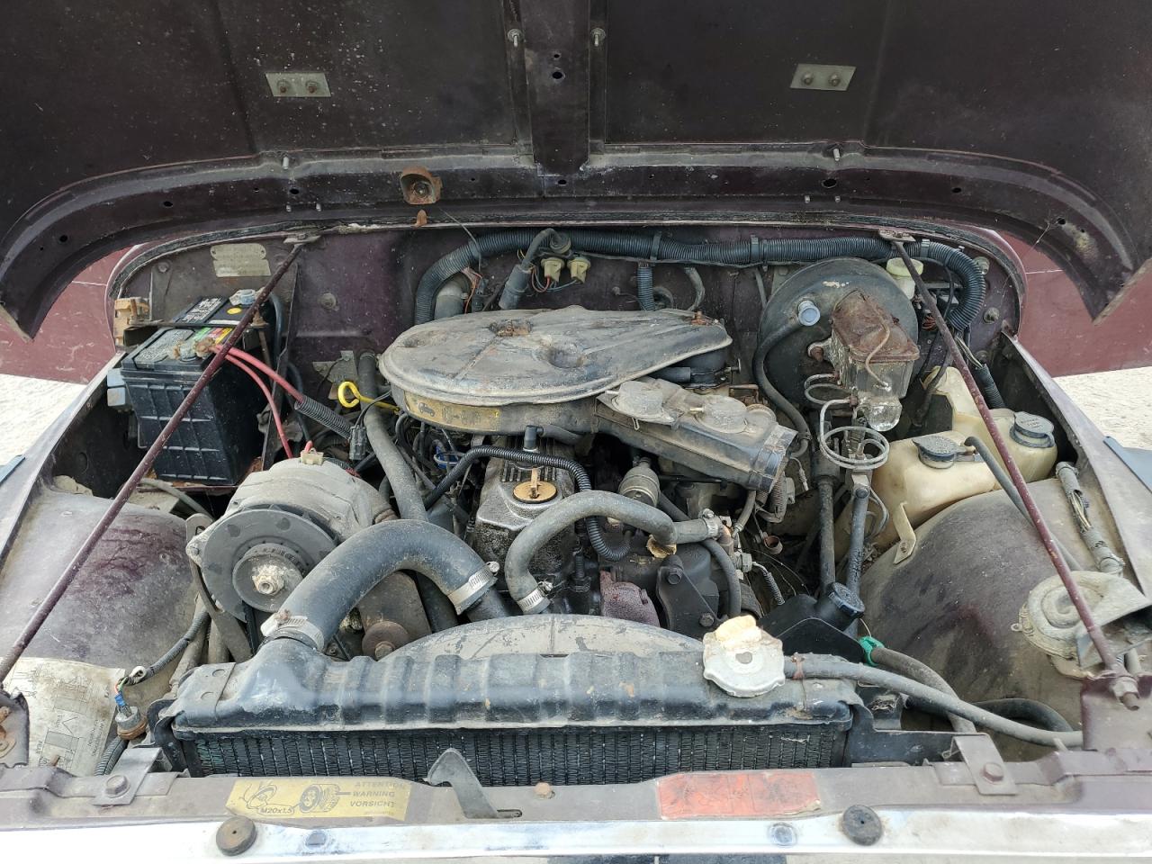 1988 Jeep Wrangler Burgundy vin: 2BCCV8116JB534271