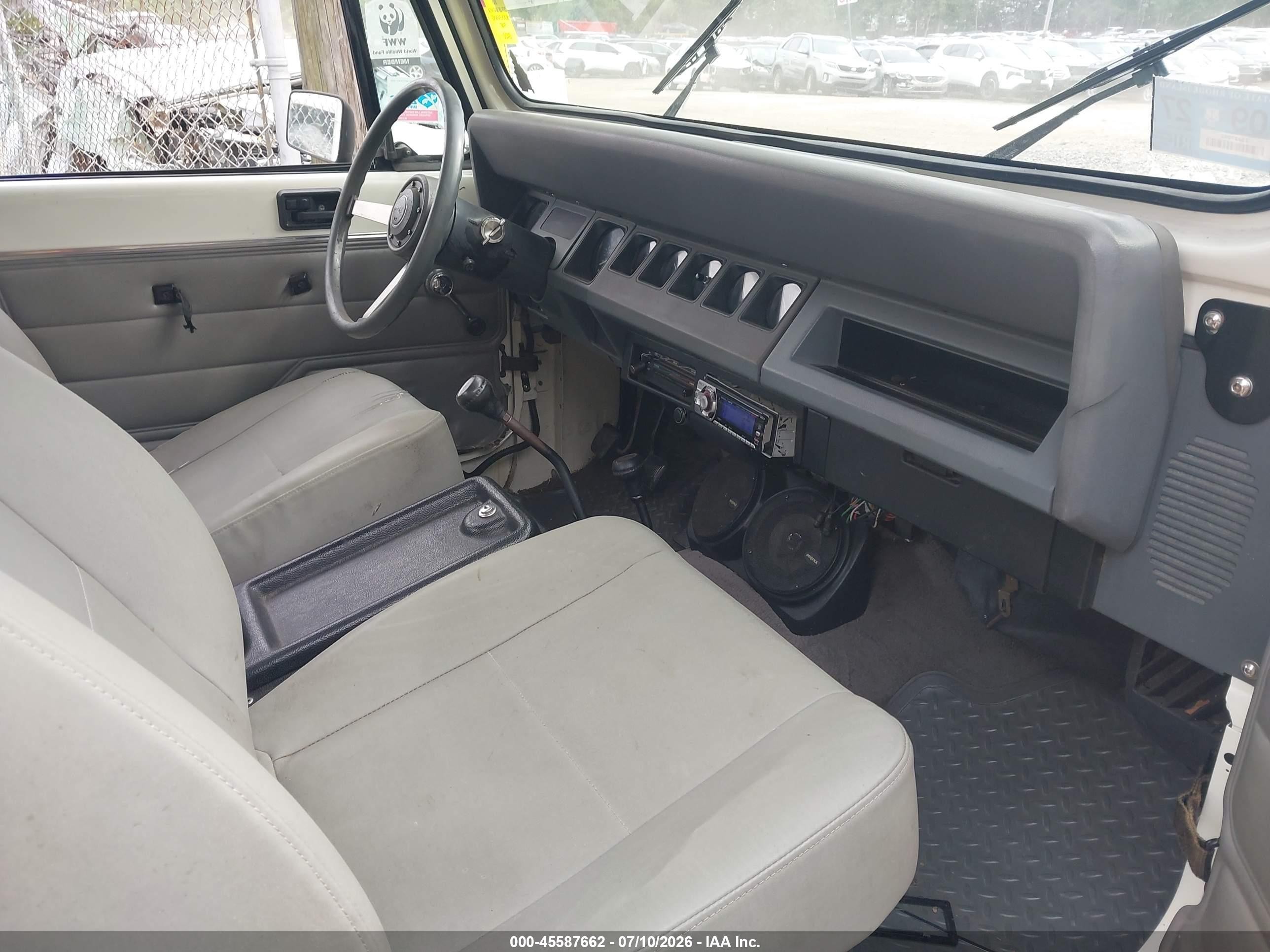 1988 Jeep Wrangler   White vin: 2BCCV8119JB509378