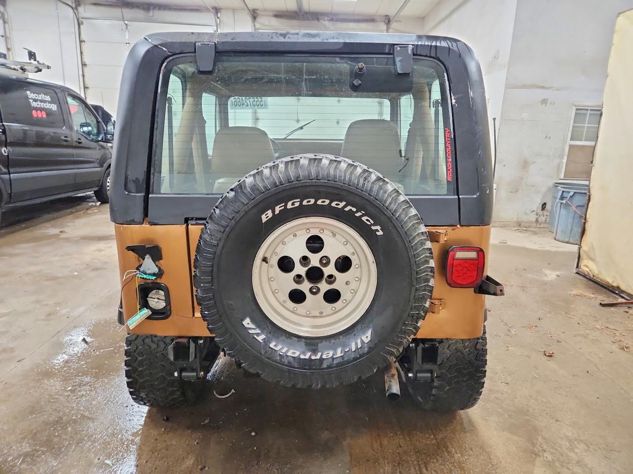 1987 Jeep Wrangler Sport Brown vin: 2BCCV8138HB524692