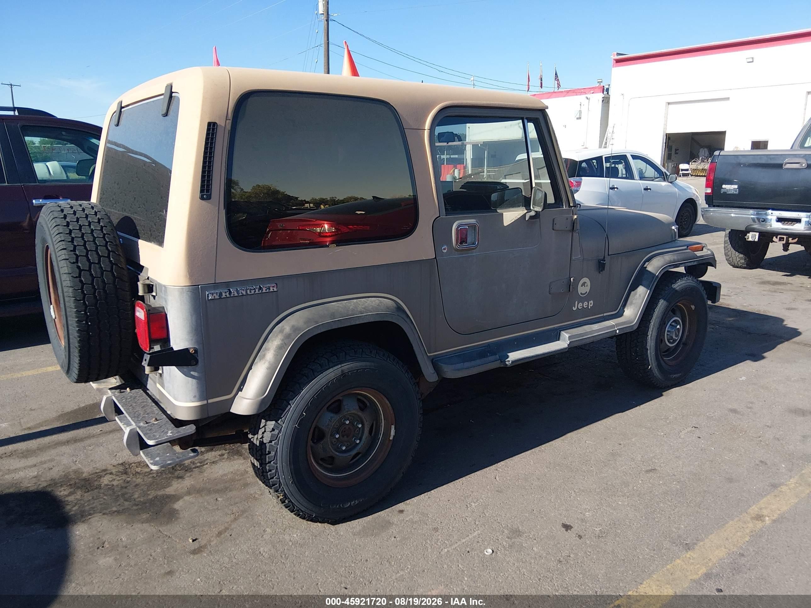1988 Jeep Wrangler Sahara Tan vin: 2BCCZ8125JB520729
