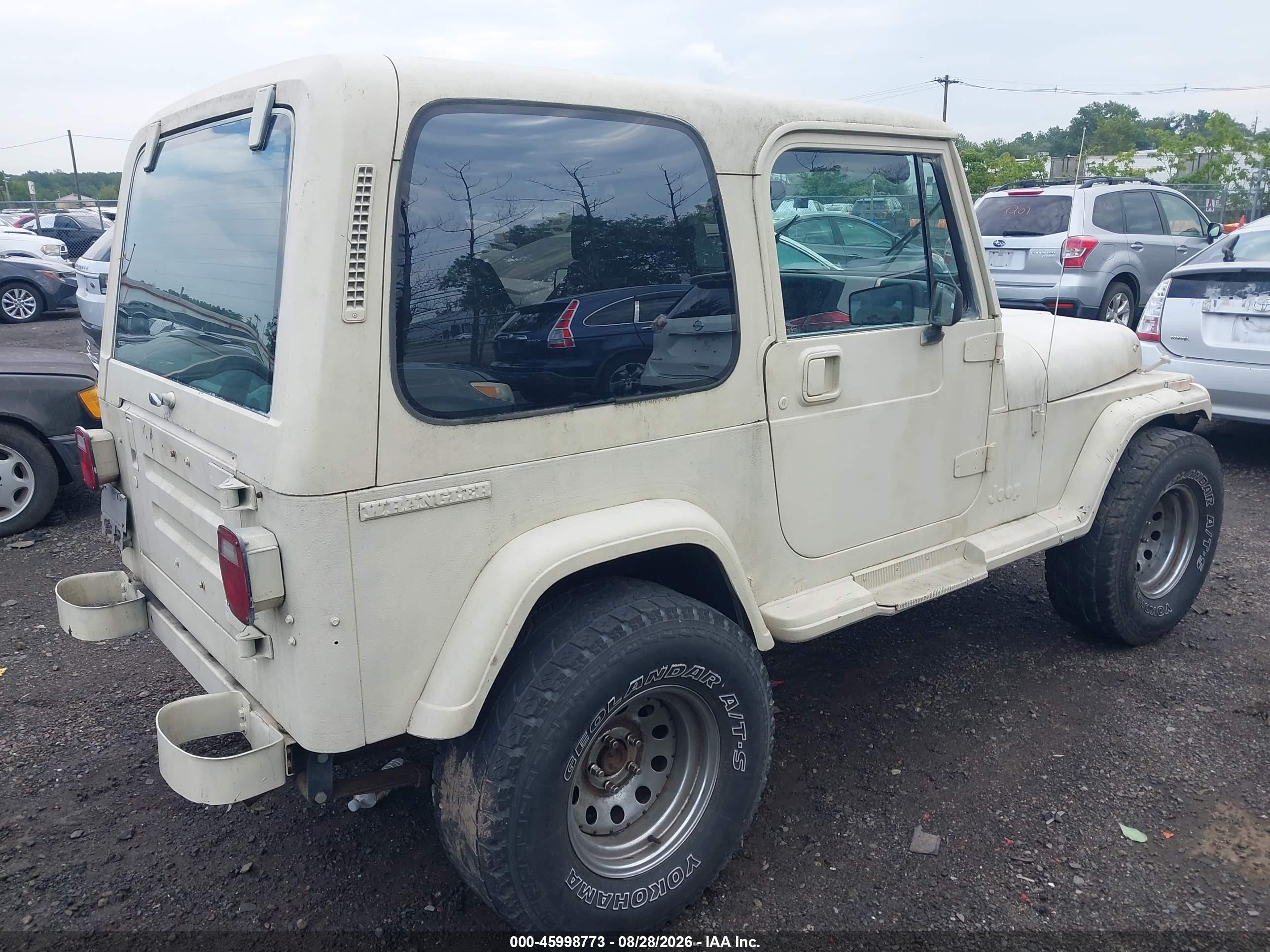 1988 Jeep Wrangler Laredo Cream vin: 2BCCZ8143JB511268