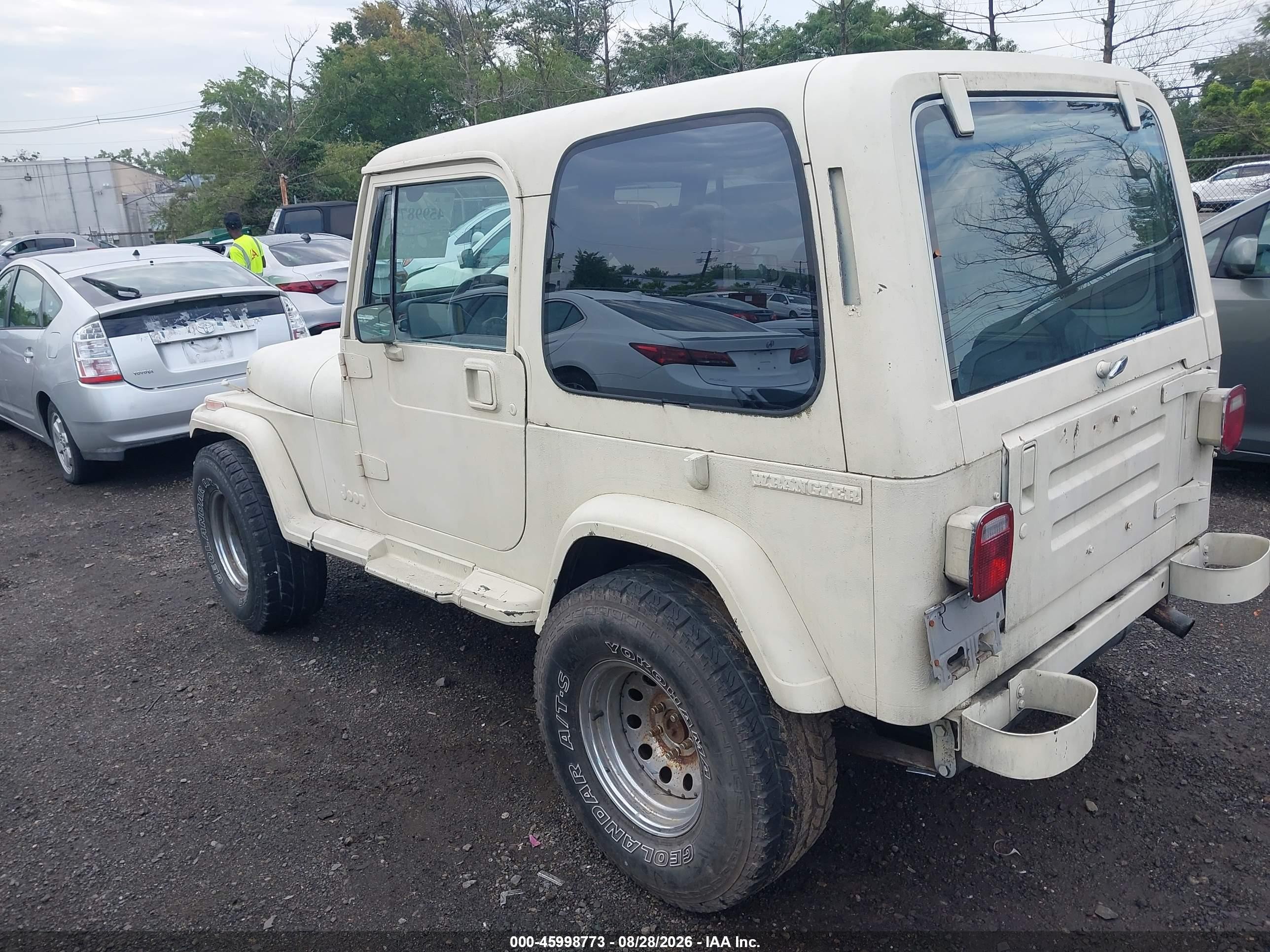 1988 Jeep Wrangler Laredo Cream vin: 2BCCZ8143JB511268