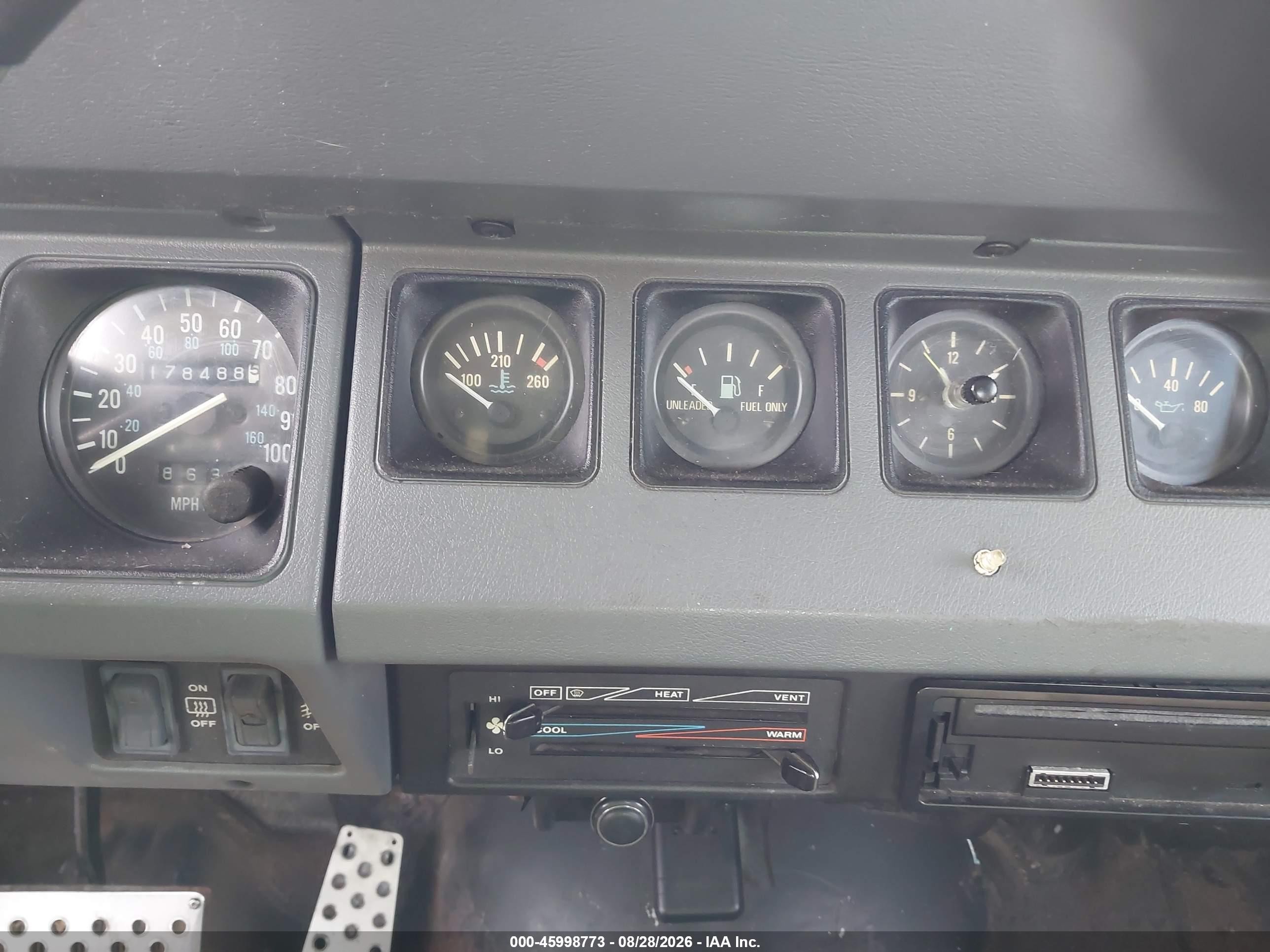 1988 Jeep Wrangler Laredo Cream vin: 2BCCZ8143JB511268