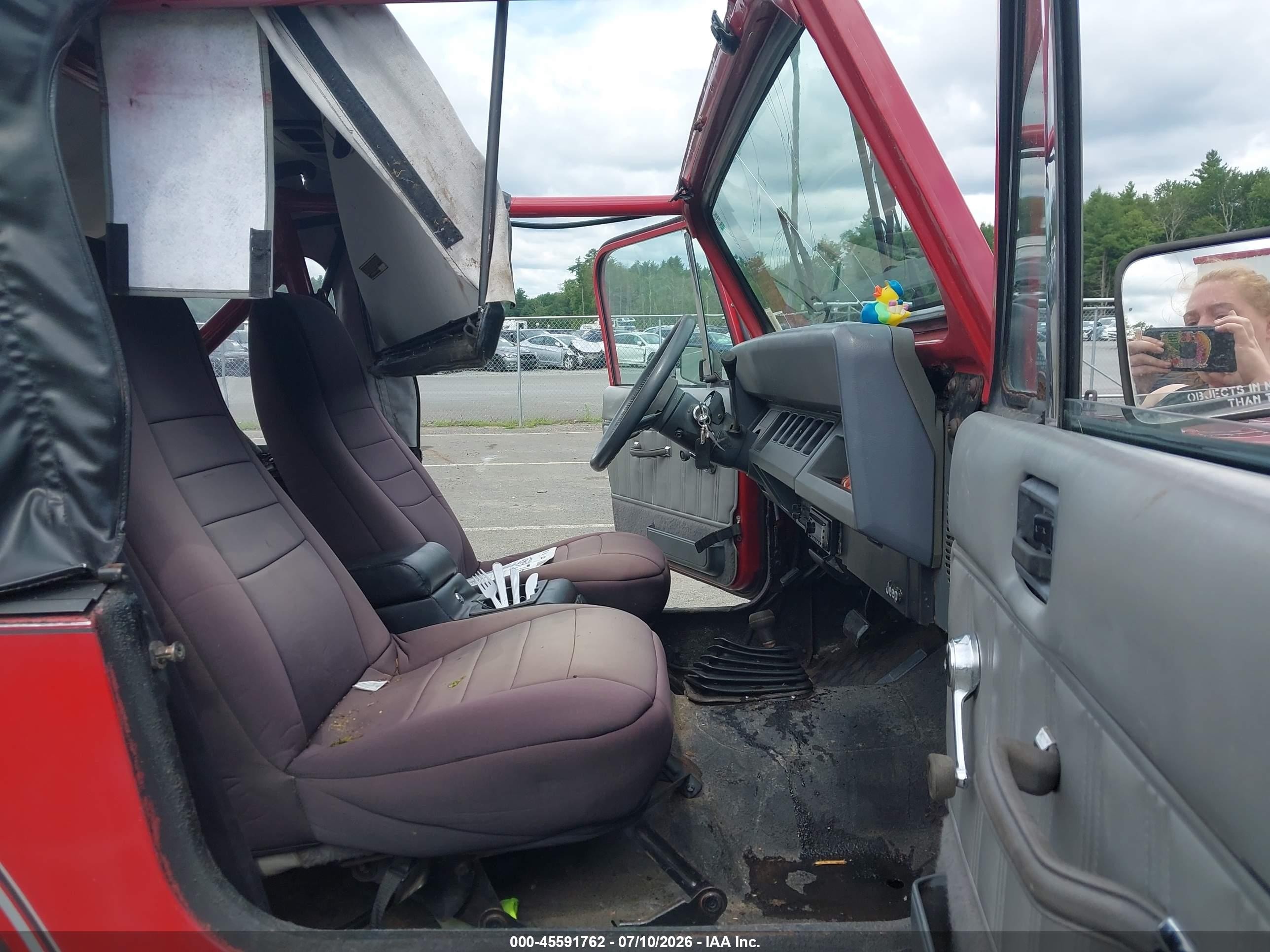 1988 Jeep Wrangler Laredo Red vin: 2BCCZ8144JB526622