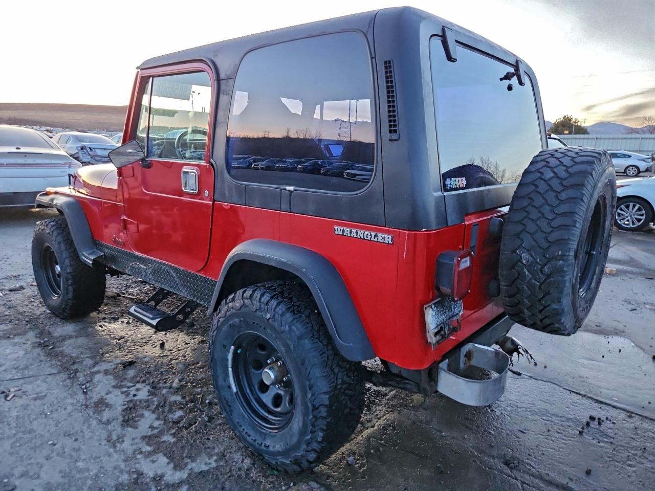 1988 Jeep Wrangler Laredo Red vin: 2BCCZ8146JB538013
