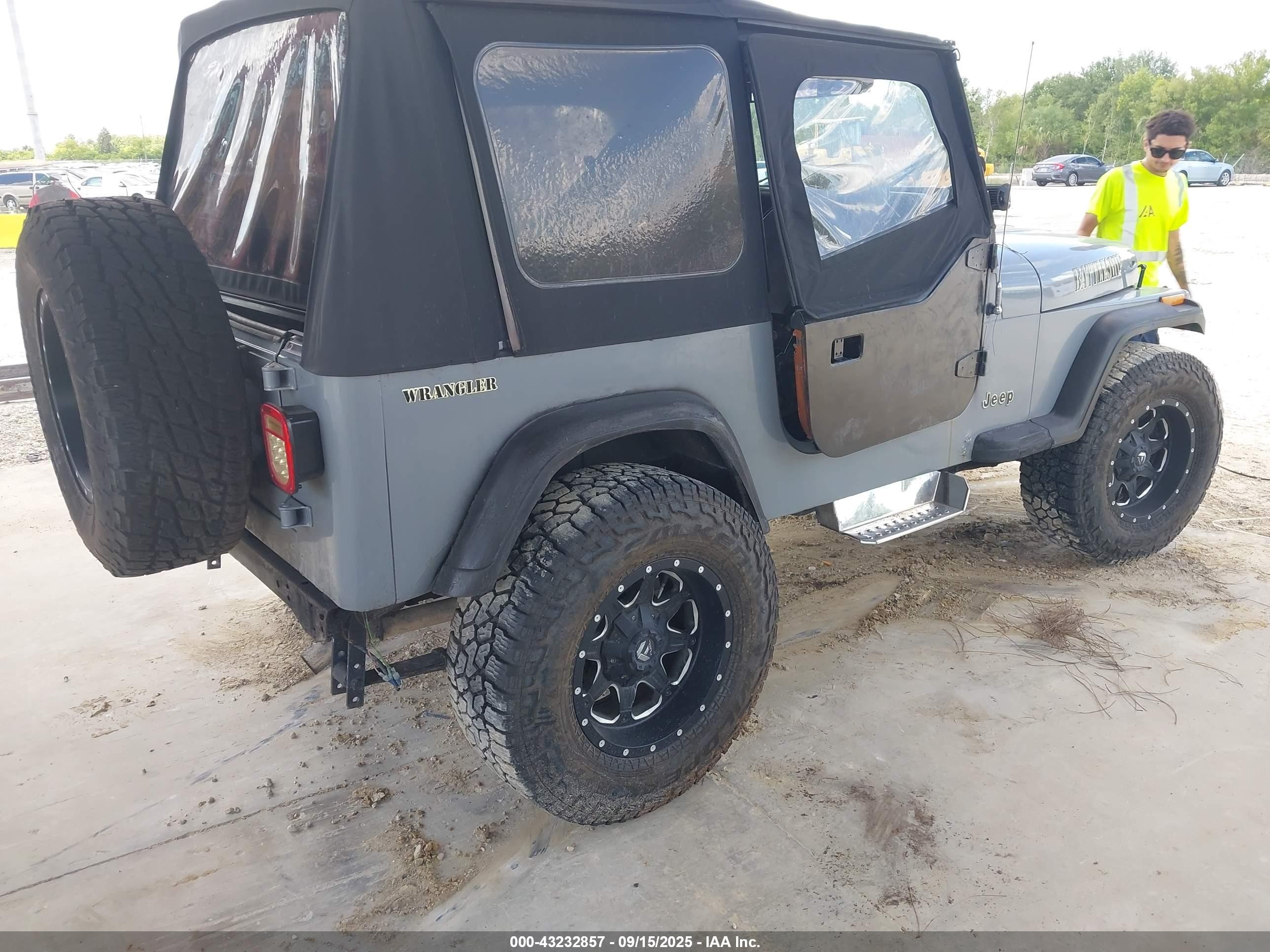 1988 Jeep Wrangler   Gray vin: 2BCHV81J6JB509019