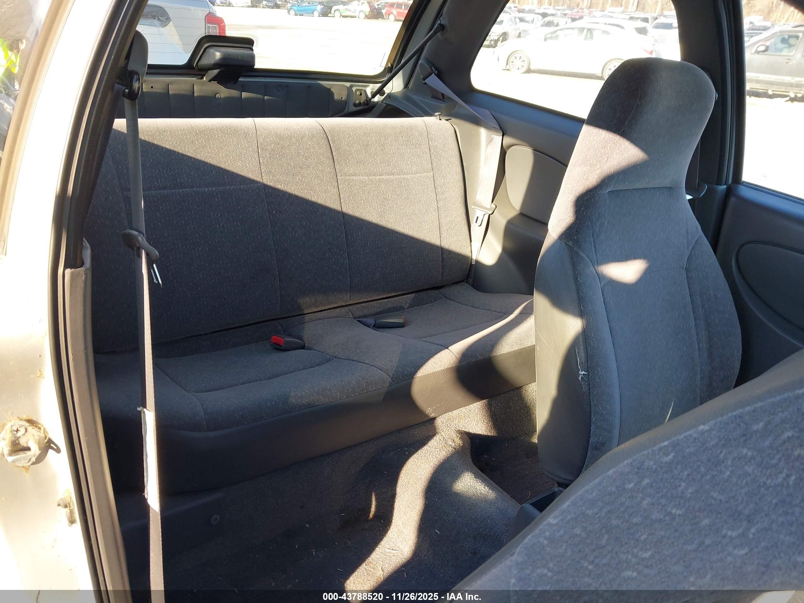 2000 Chevrolet Metro Lsi Серебряный vin: 2C1MR2220Y6721517