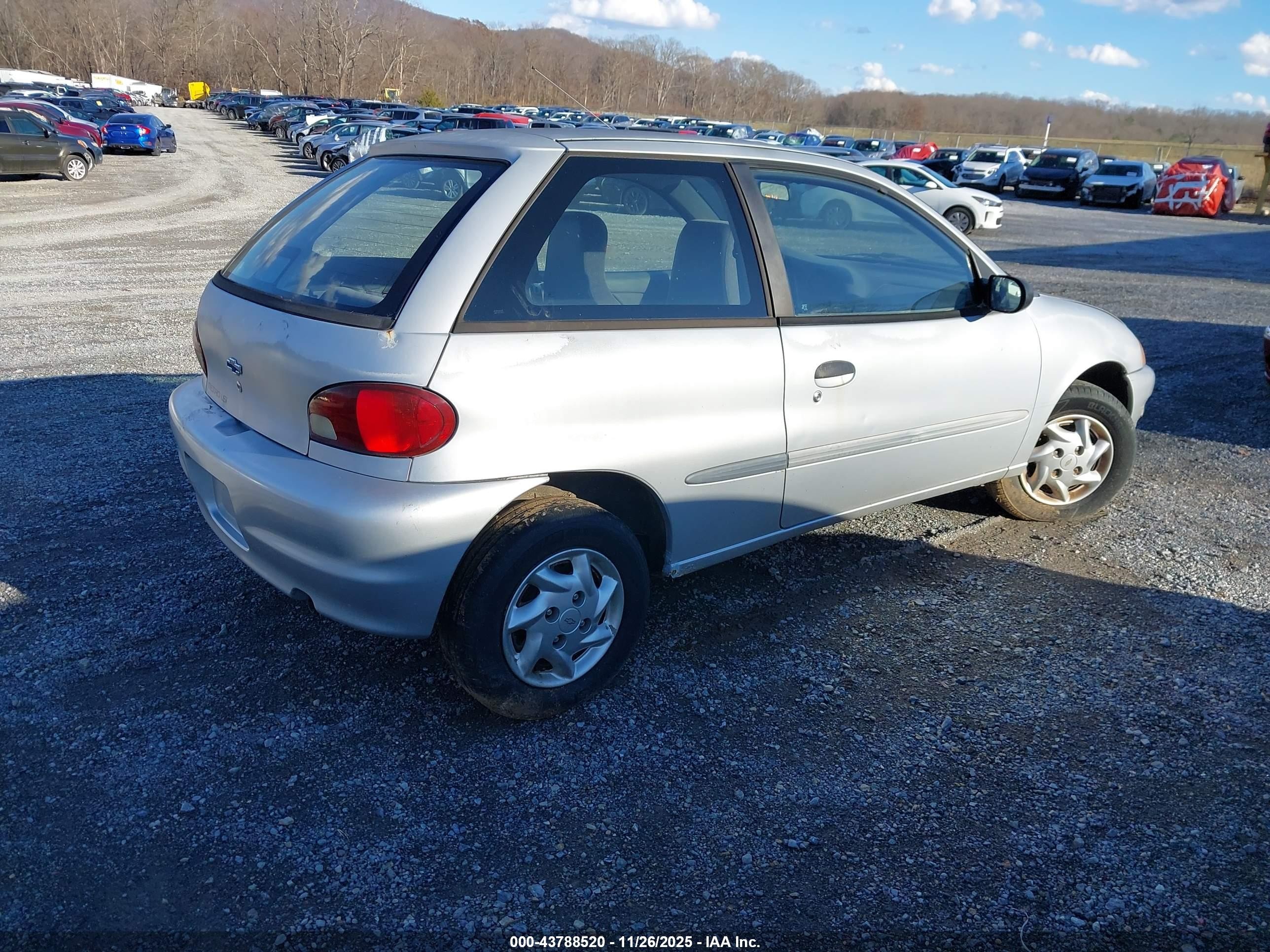 2000 Chevrolet Metro Lsi Серебряный vin: 2C1MR2220Y6721517