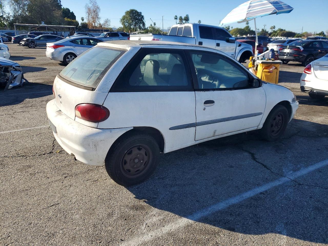 2000 Chevrolet Metro Lsi Белый vin: 2C1MR2228Y6730952