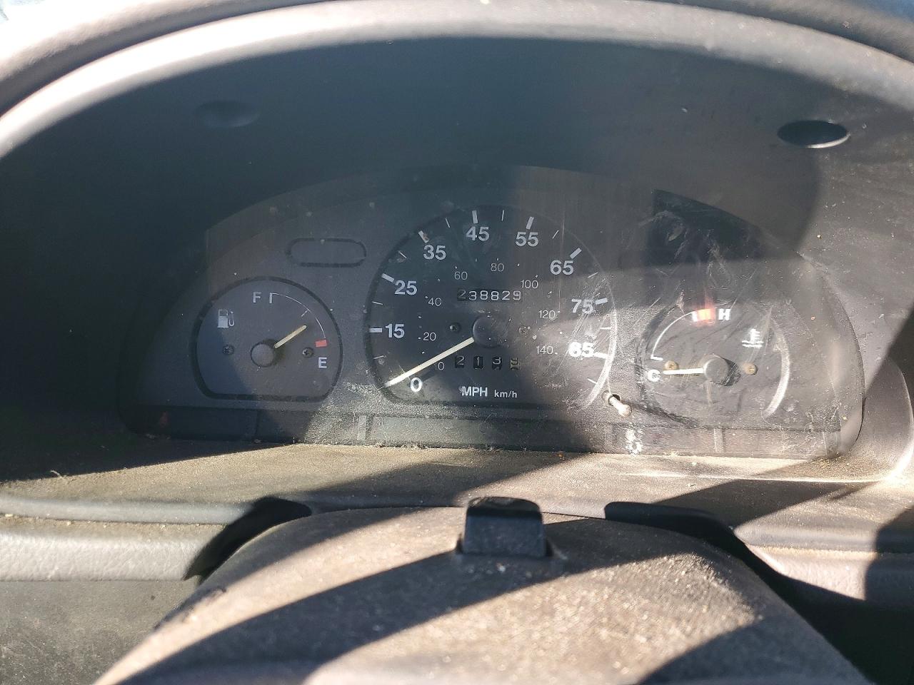 2000 Chevrolet Metro Lsi Белый vin: 2C1MR2228Y6730952