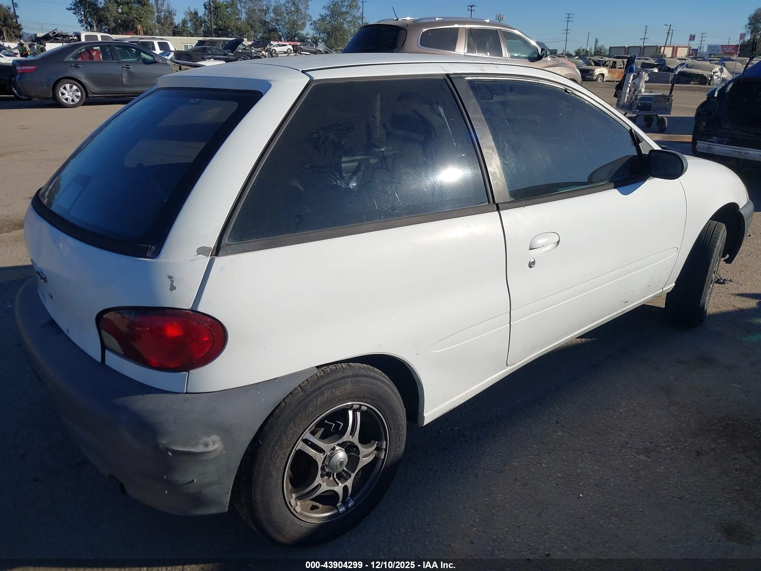 1998 Chevrolet Metro   White vin: 2C1MR2260W6701428
