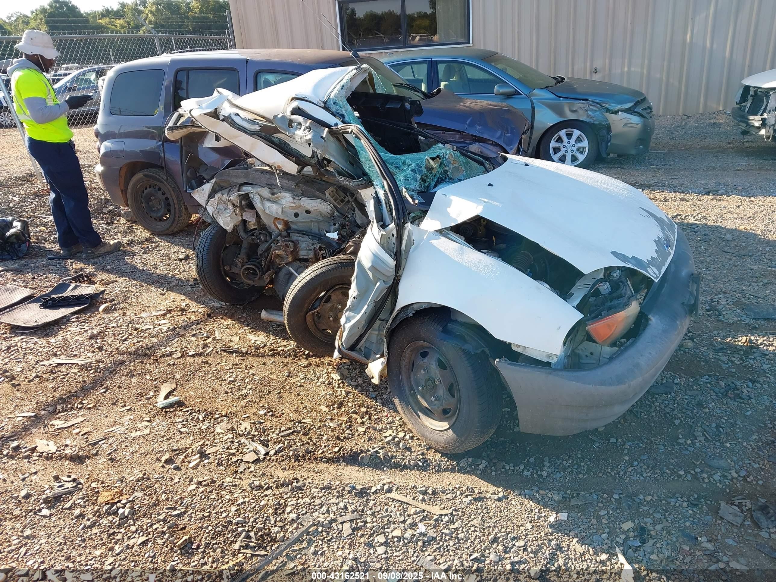 2000 Chevrolet Metro   Белый vin: 2C1MR2263Y6707520