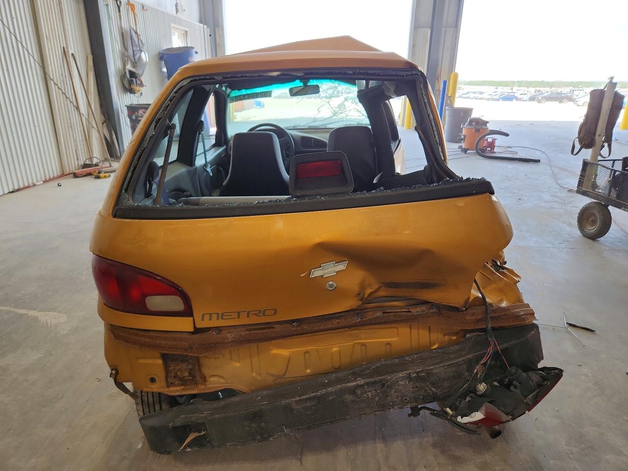1998 Chevrolet Metro Gold vin: 2C1MR2264W6726381