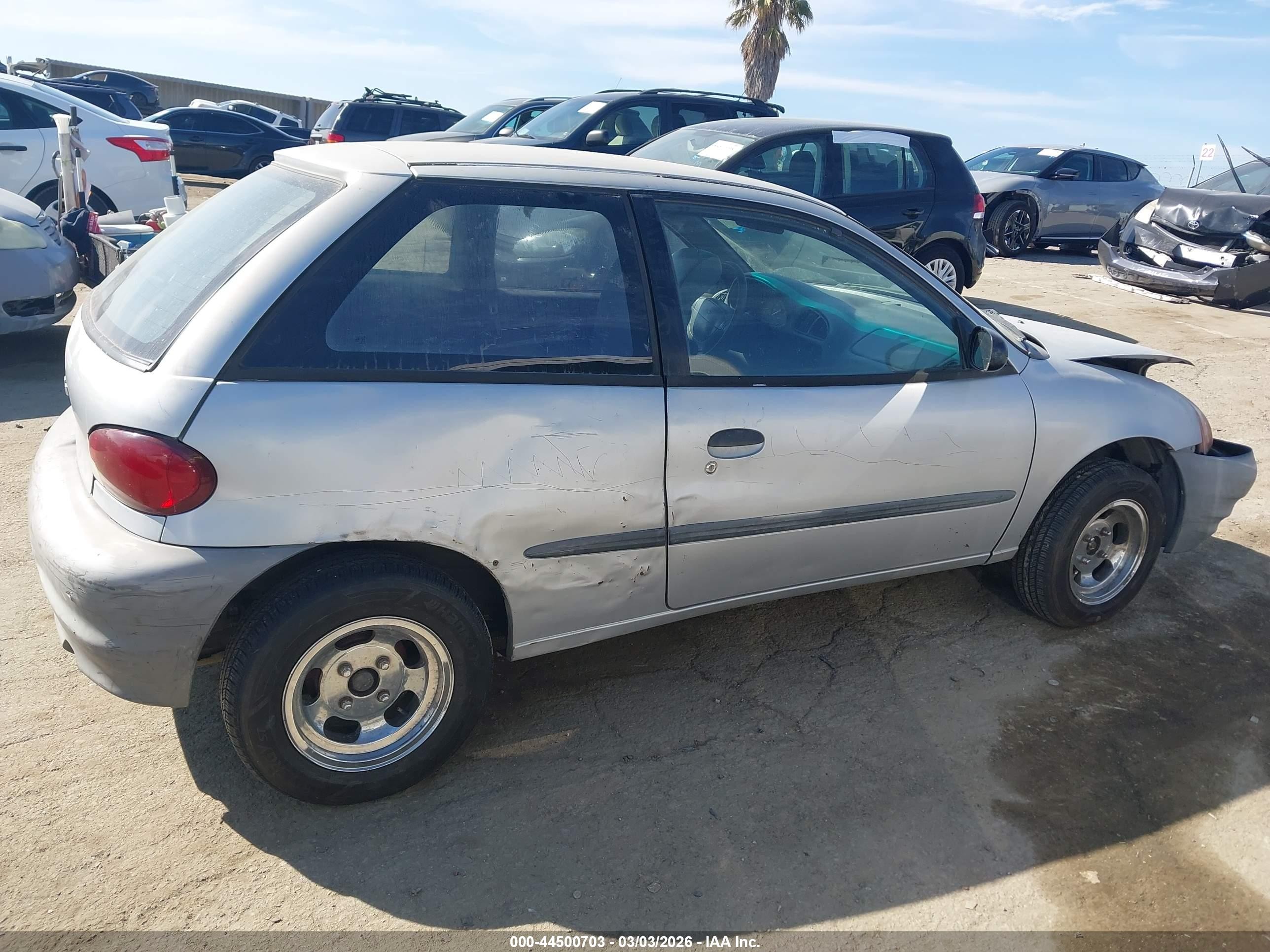 2000 Chevrolet Metro   Серебряный vin: 2C1MR2266Y6708841