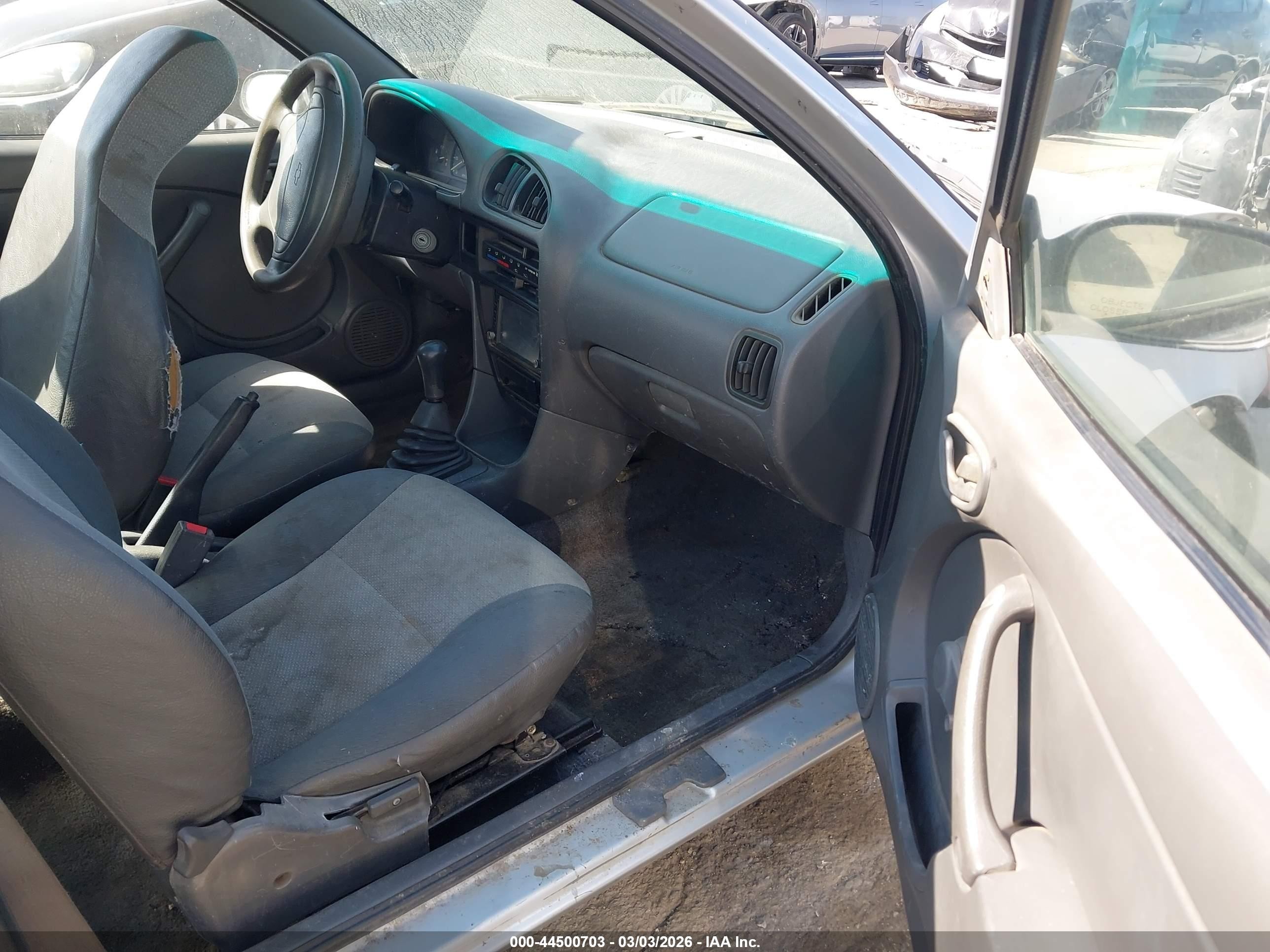 2000 Chevrolet Metro   Серебряный vin: 2C1MR2266Y6708841