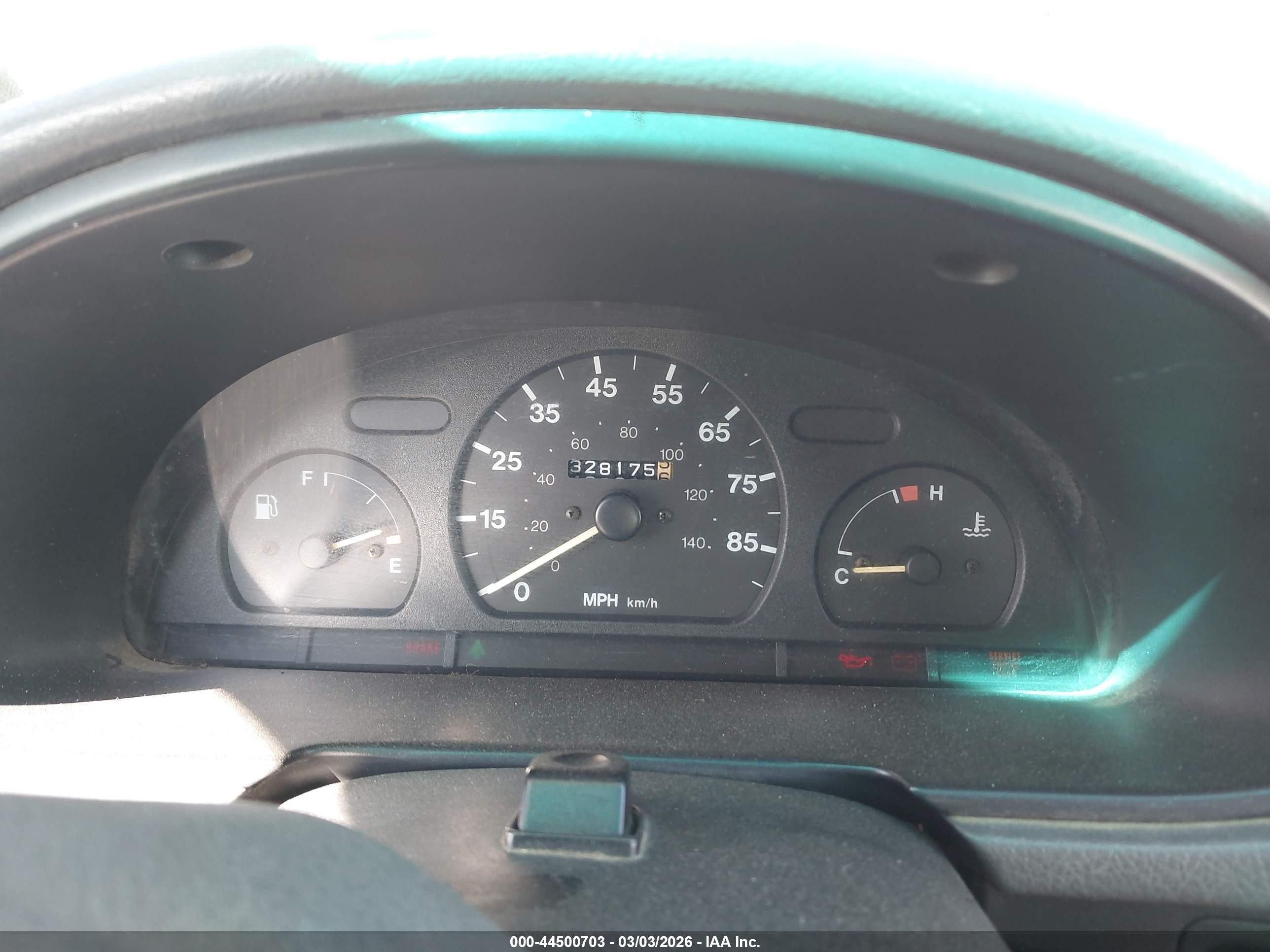 2000 Chevrolet Metro   Серебряный vin: 2C1MR2266Y6708841