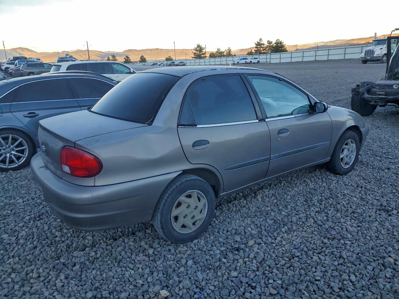 1998 Chevrolet Metro Lsi Gold vin: 2C1MR5220W6720947