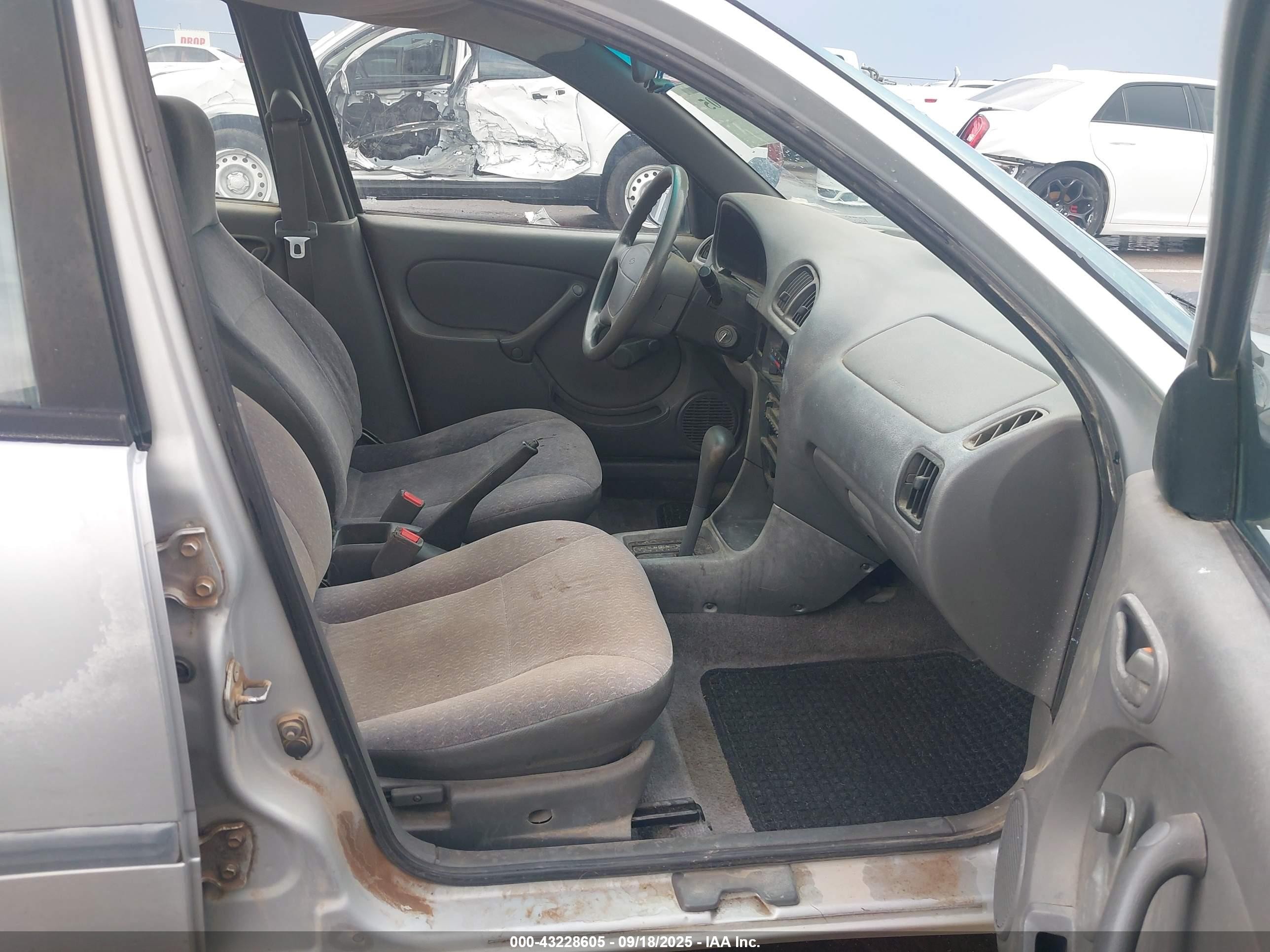2000 Chevrolet Metro Lsi Серебряный vin: 2C1MR5229Y6702210