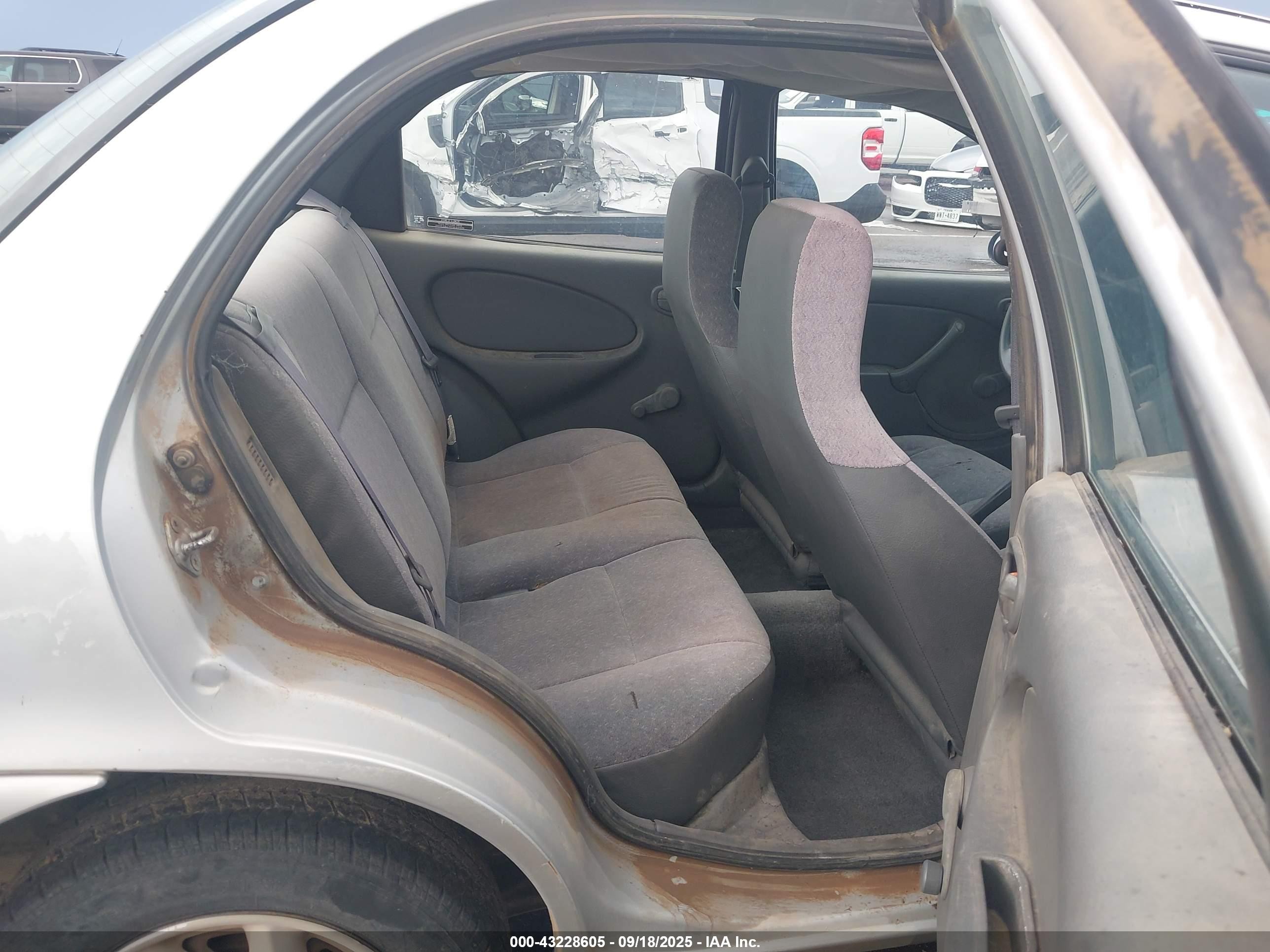 2000 Chevrolet Metro Lsi Серебряный vin: 2C1MR5229Y6702210