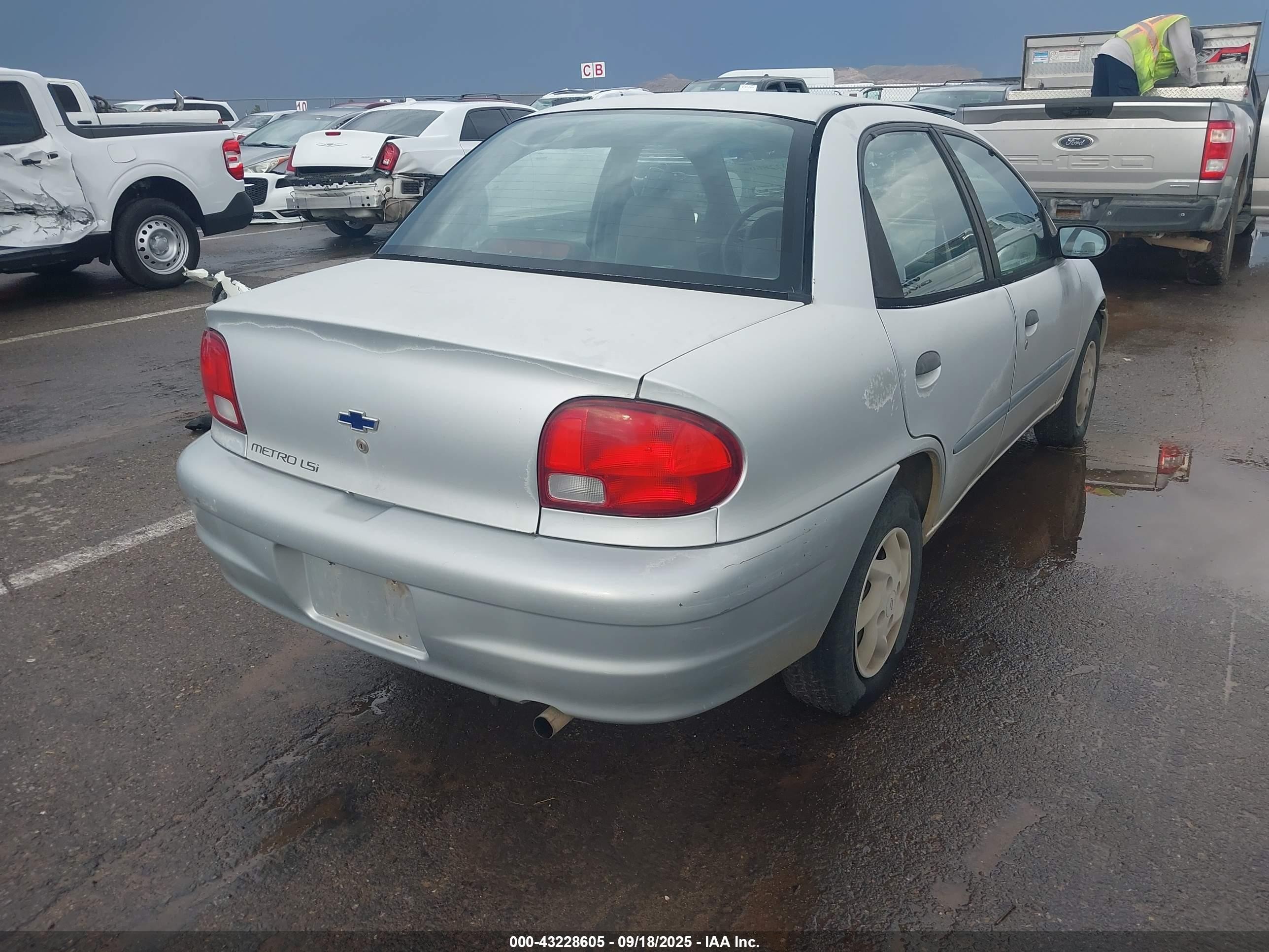 2000 Chevrolet Metro Lsi Серебряный vin: 2C1MR5229Y6702210