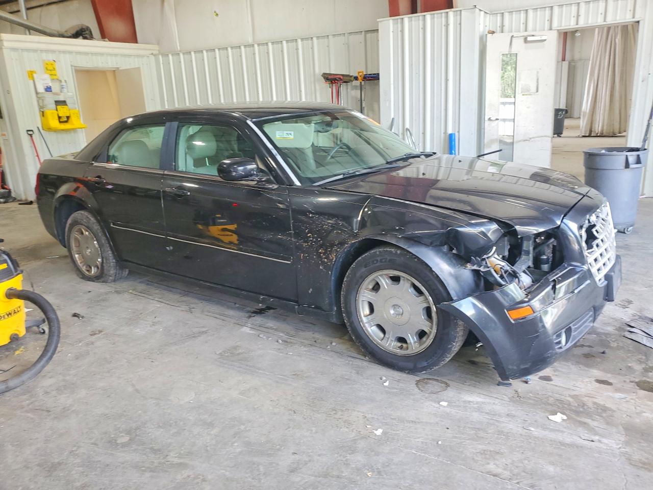 2005 Chrysler 300 Touring Черный vin: 2C3AA53G05H687902