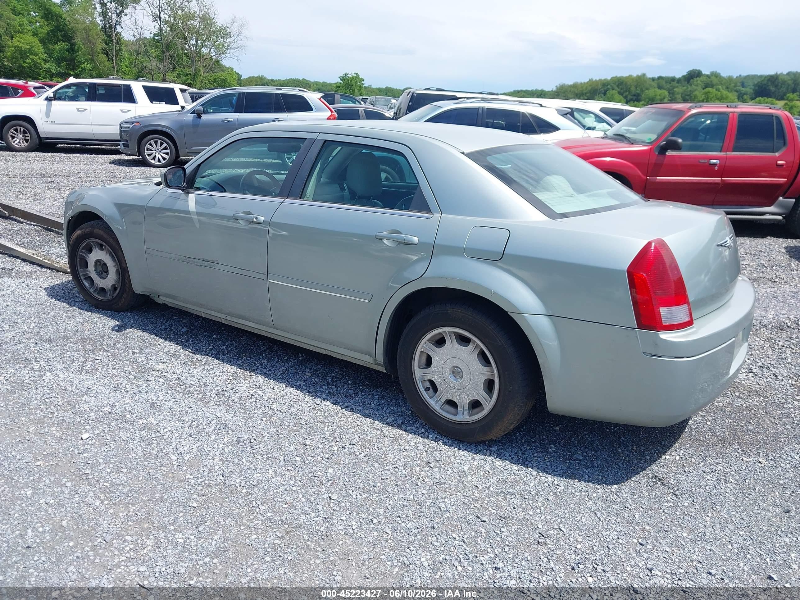 2005 Chrysler 300 Touring Серебряный vin: 2C3AA53G35H131034