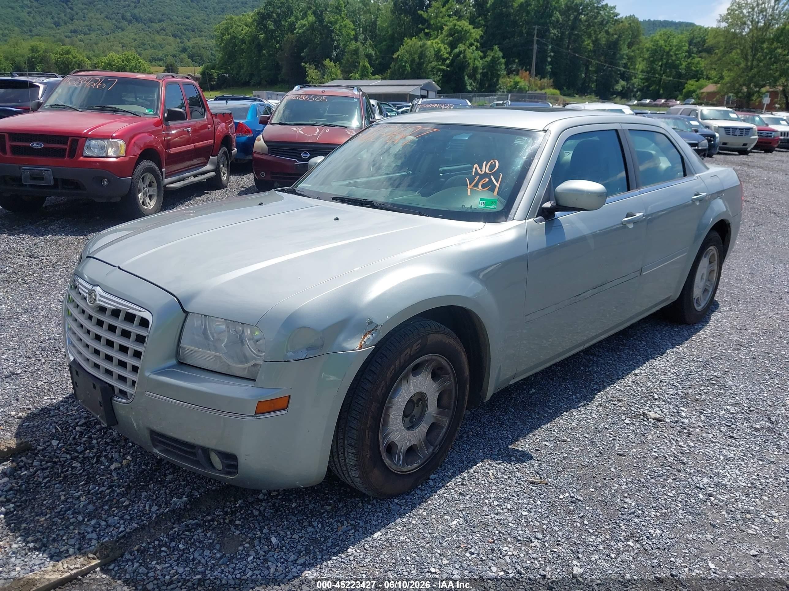 2005 Chrysler 300 Touring Серебряный vin: 2C3AA53G35H131034