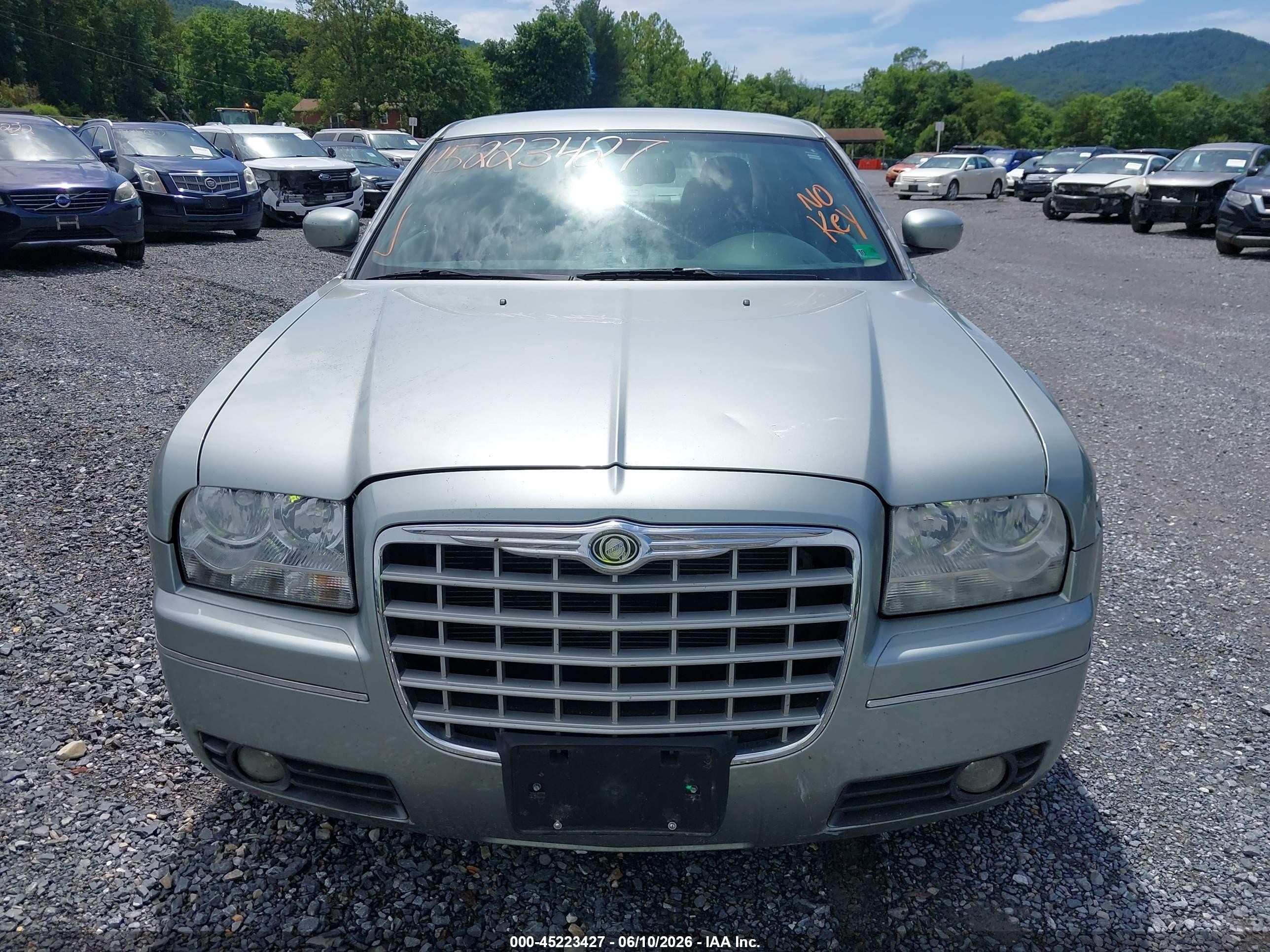 2005 Chrysler 300 Touring Серебряный vin: 2C3AA53G35H131034
