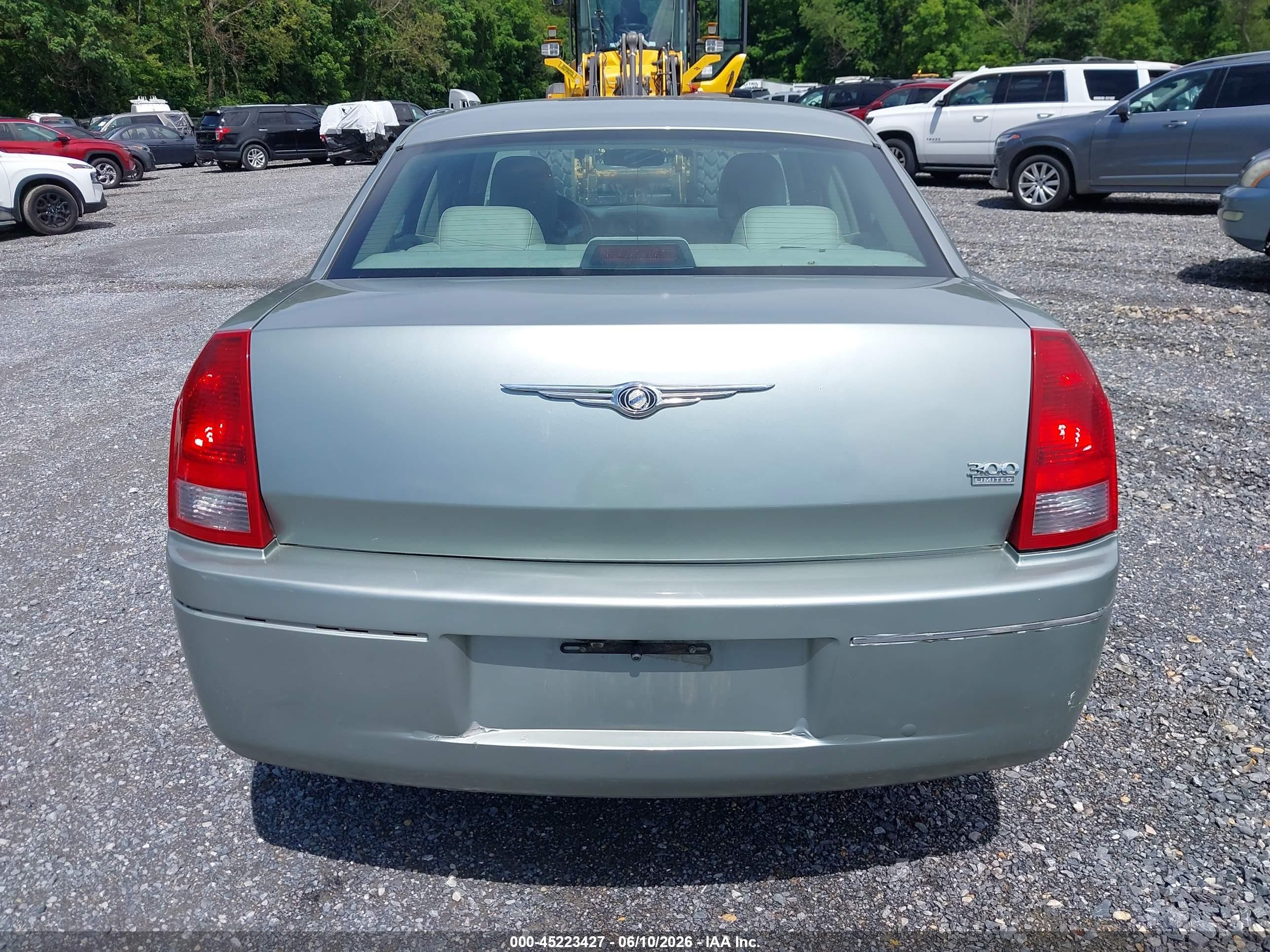 2005 Chrysler 300 Touring Серебряный vin: 2C3AA53G35H131034