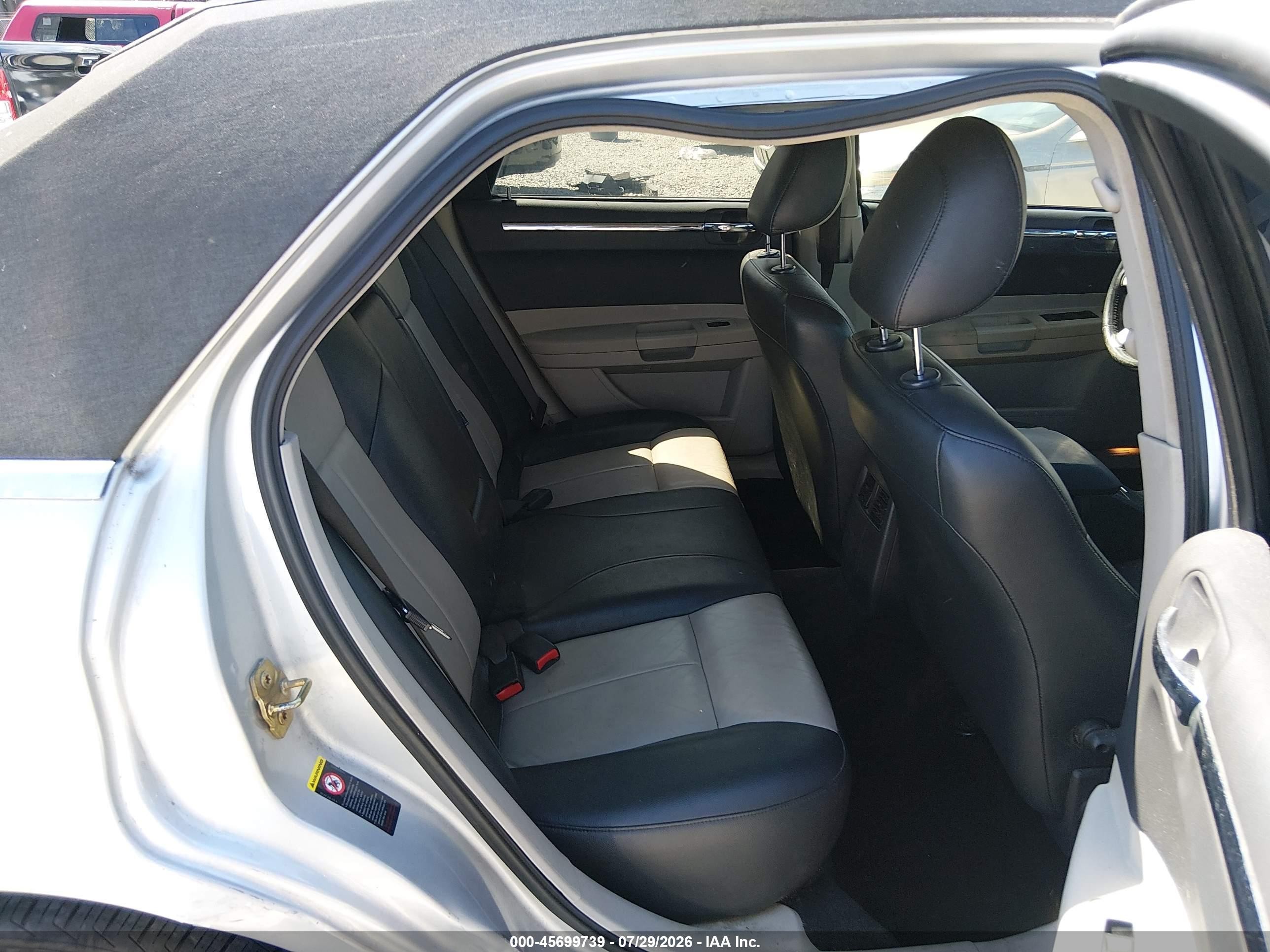 2005 Chrysler 300 Touring Silver vin: 2C3AA53G35H595246
