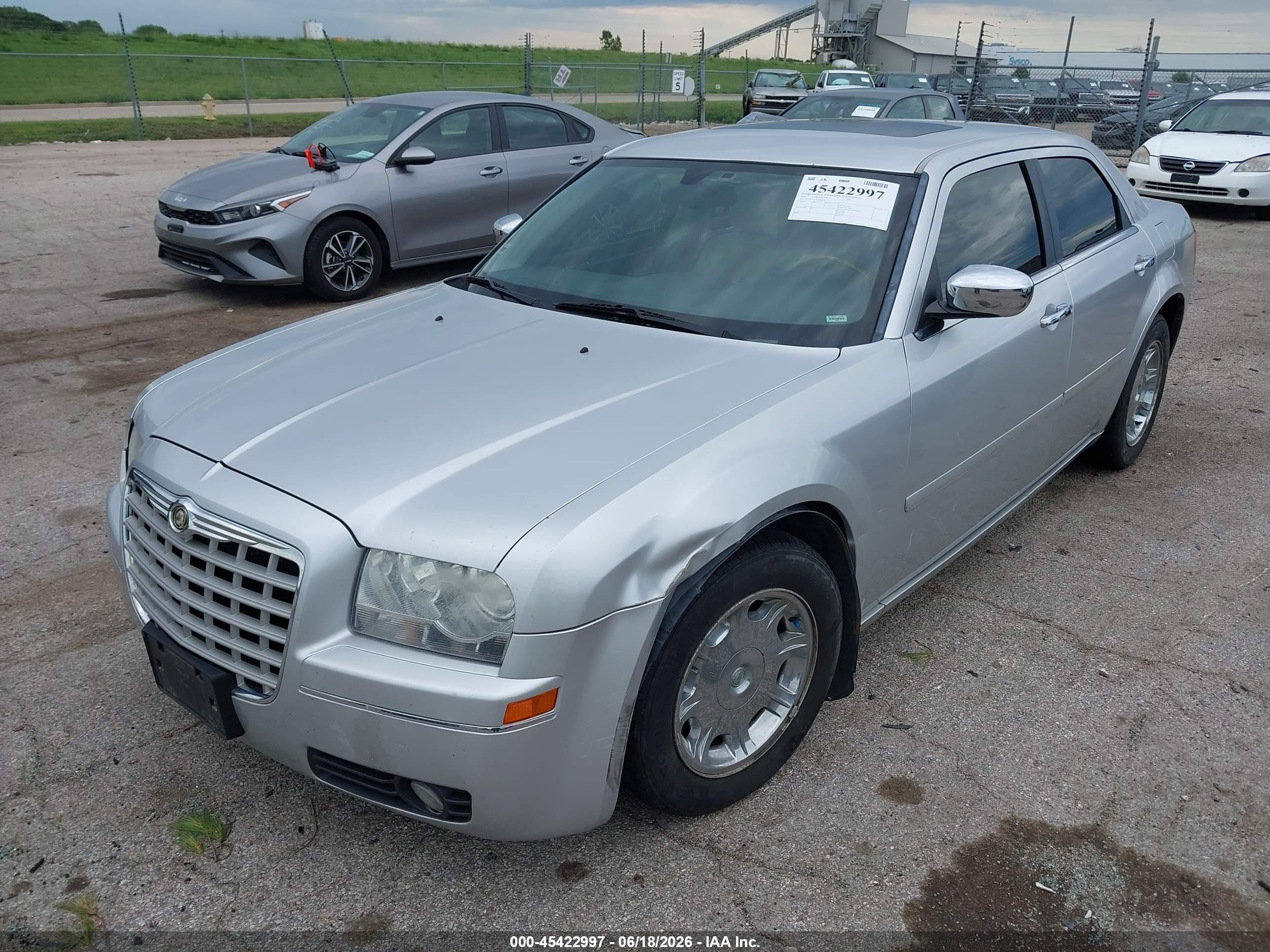 2005 Chrysler 300 Touring Серебряный vin: 2C3AA53G35H644610