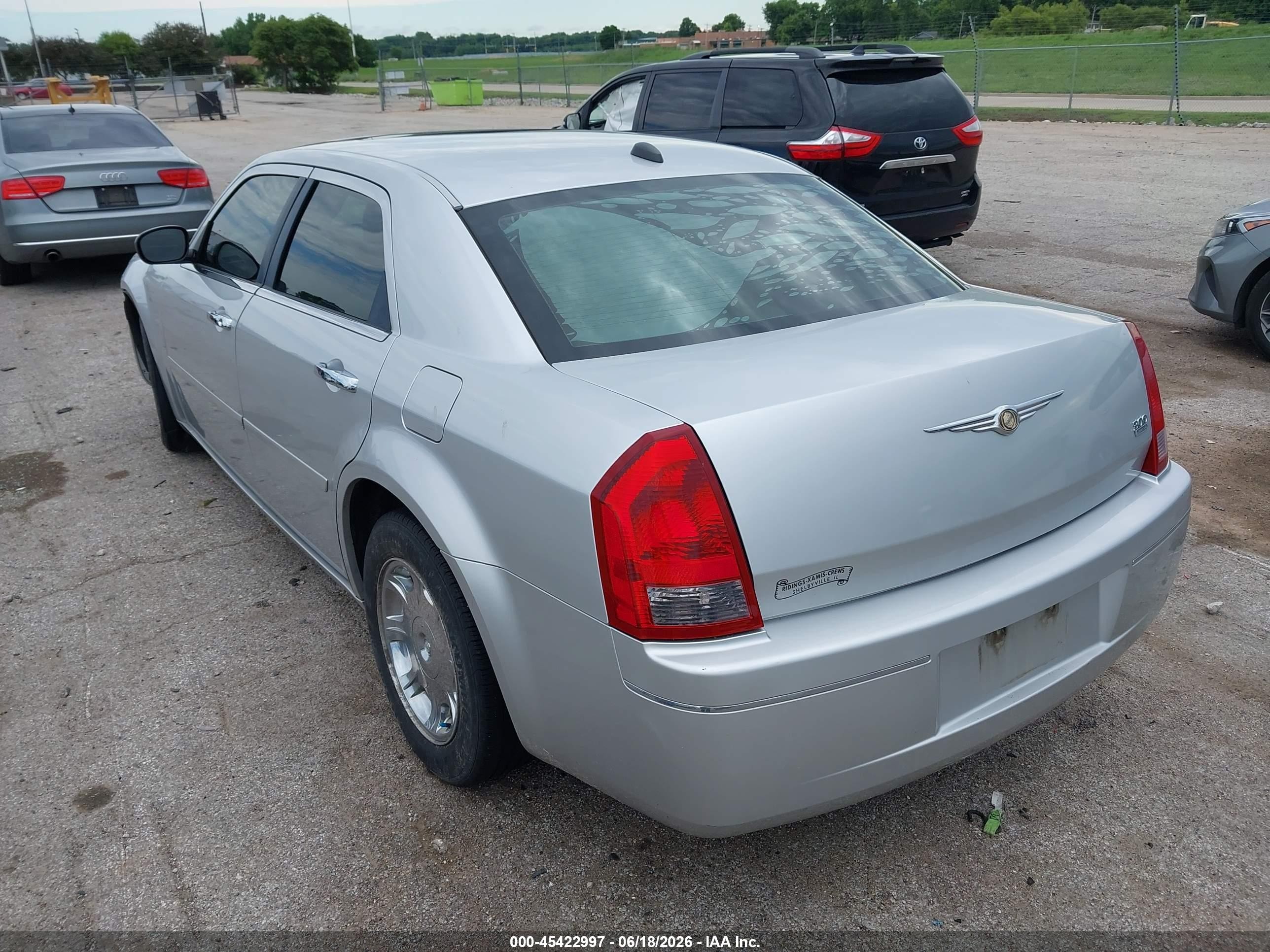 2005 Chrysler 300 Touring Серебряный vin: 2C3AA53G35H644610