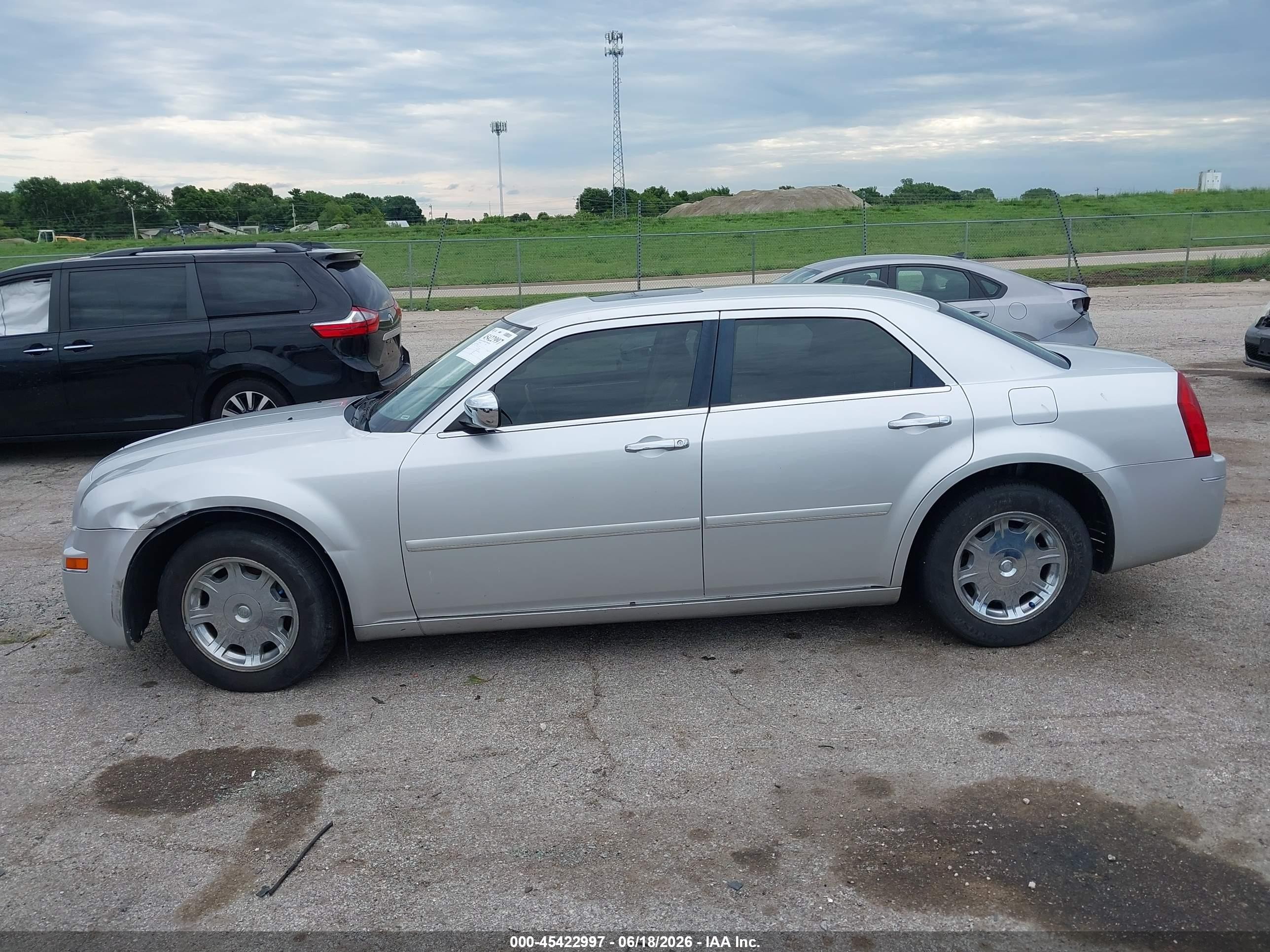 2005 Chrysler 300 Touring Серебряный vin: 2C3AA53G35H644610