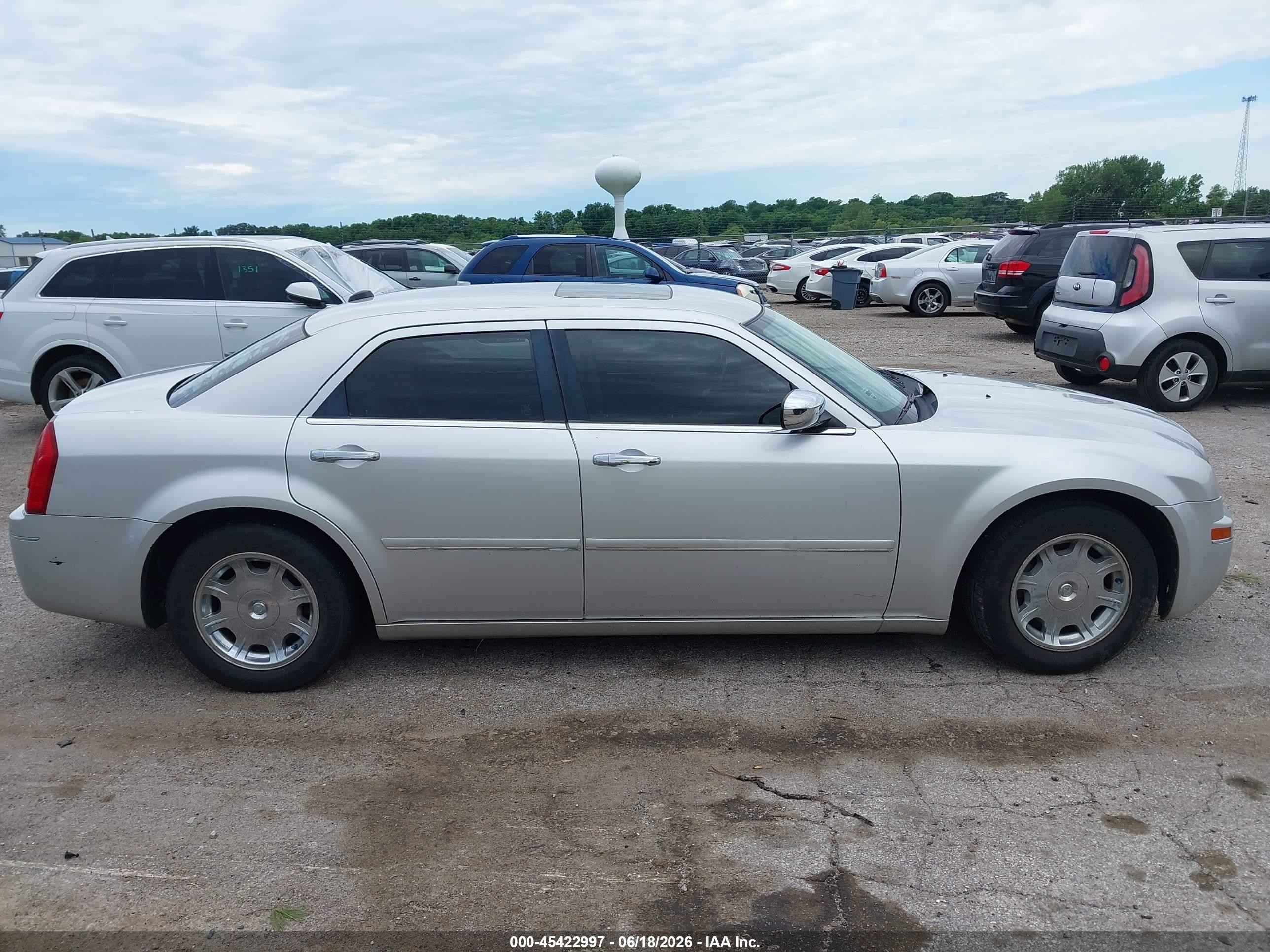 2005 Chrysler 300 Touring Серебряный vin: 2C3AA53G35H644610