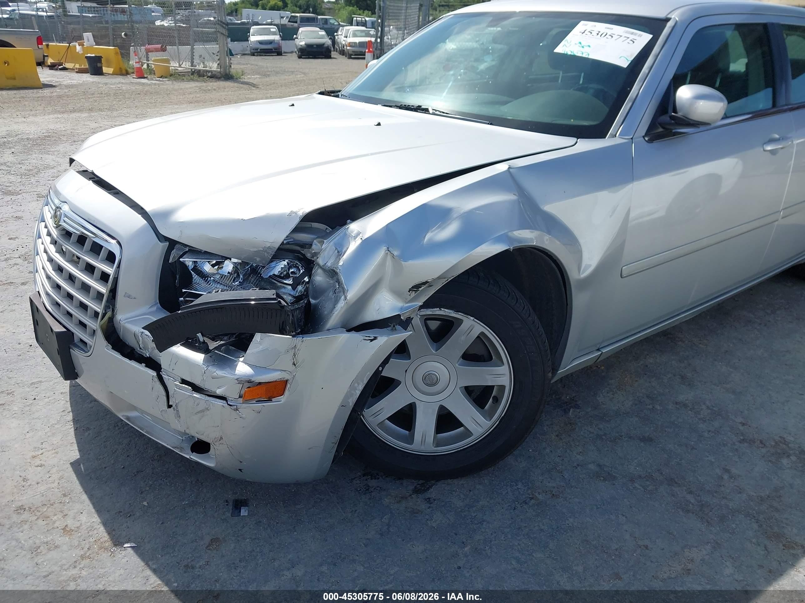 2005 Chrysler 300 Touring Silver vin: 2C3AA53G55H597631