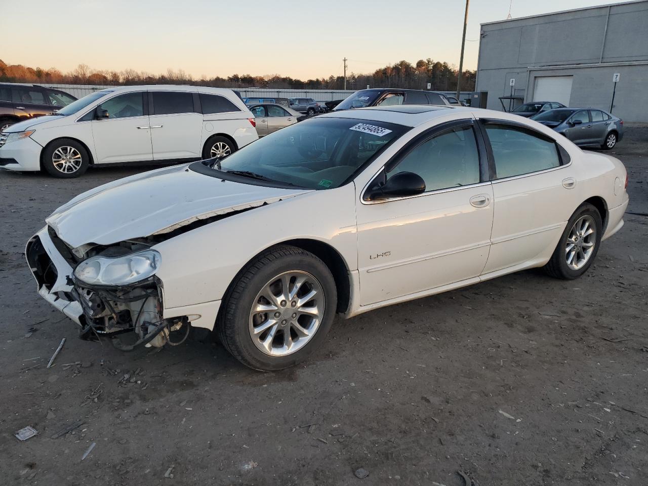 2001 Chrysler Lhs Белый vin: 2C3AC56G81H567927