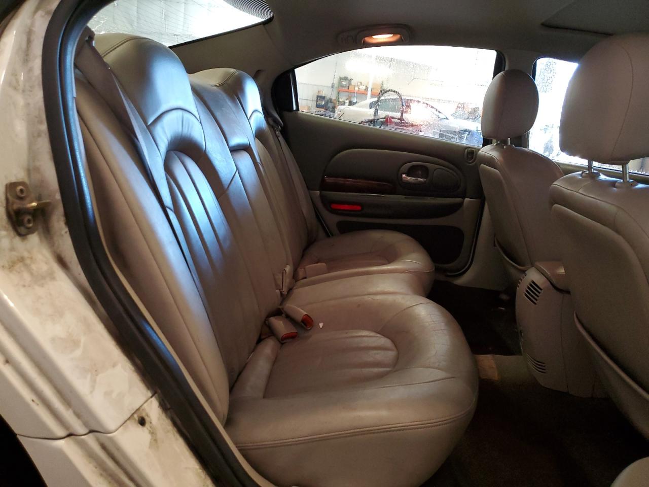 2004 Chrysler 300m White vin: 2C3AE66G14H680560