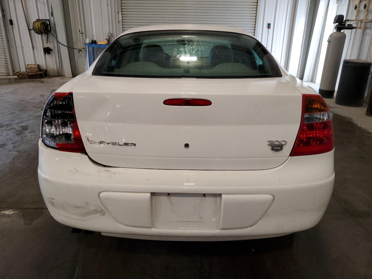 2004 Chrysler 300m White vin: 2C3AE66G14H680560