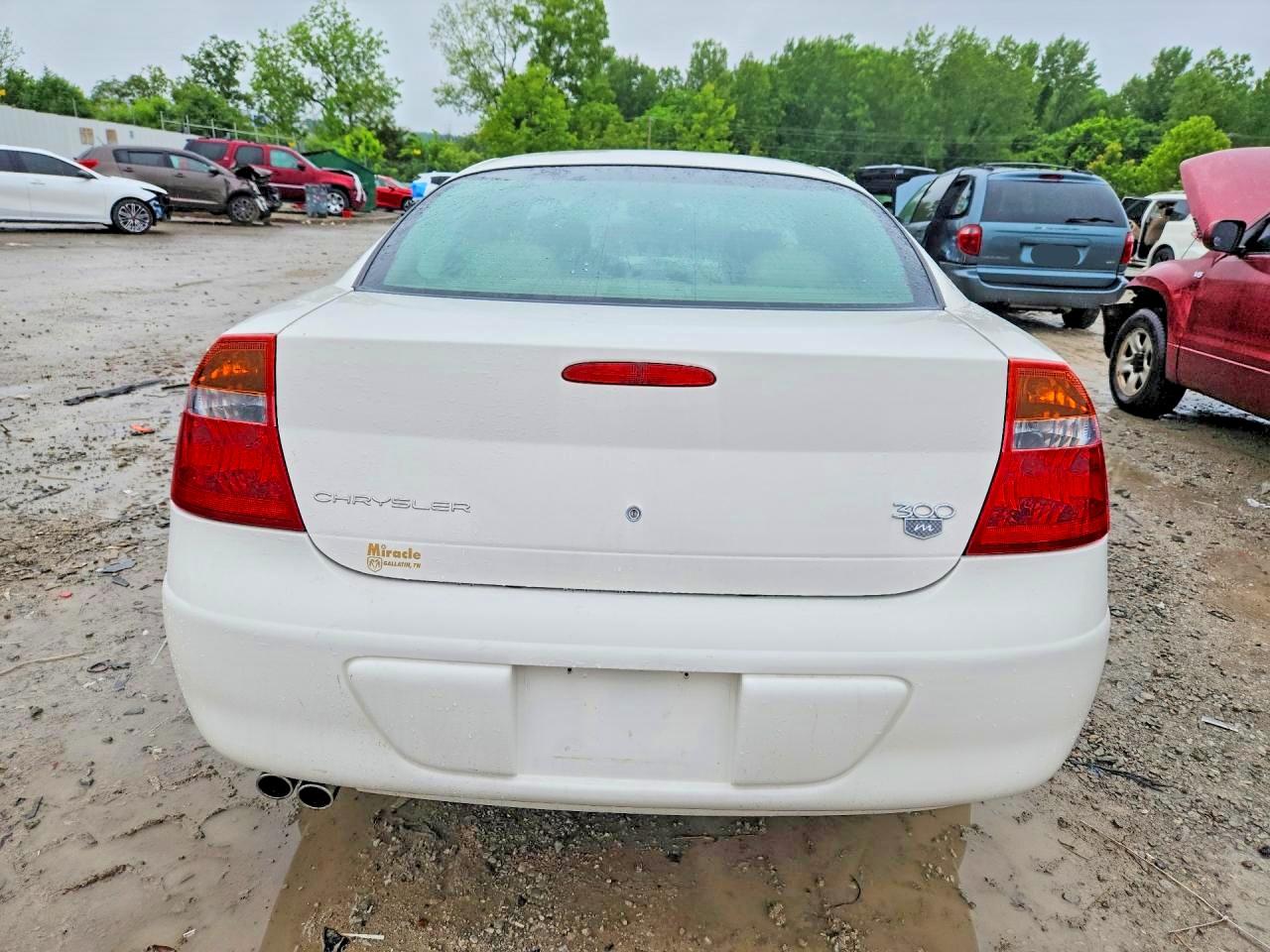 2001 Chrysler 300m White vin: 2C3AE66G51H611463