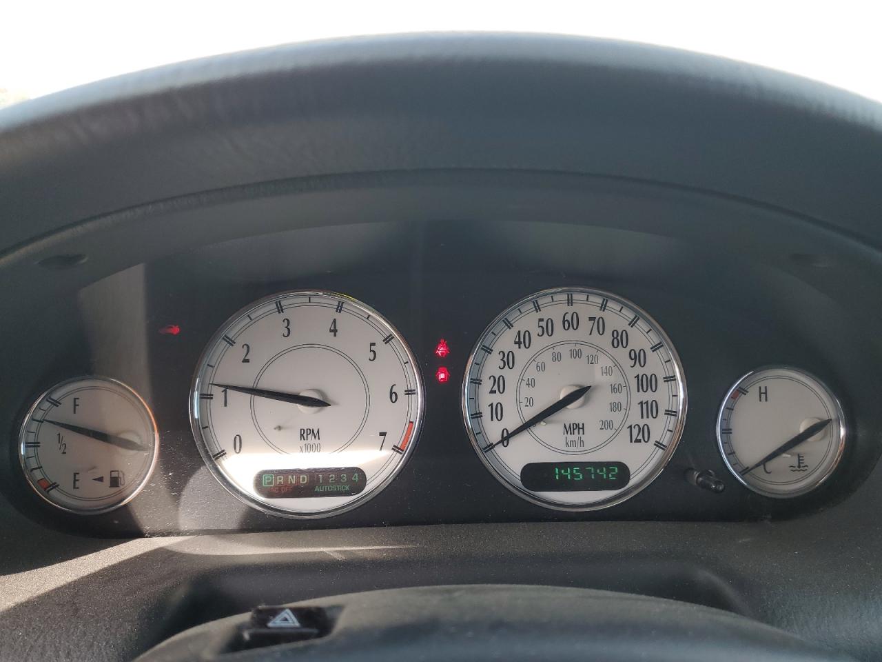 2004 Chrysler 300m Белый vin: 2C3AE66G74H631556
