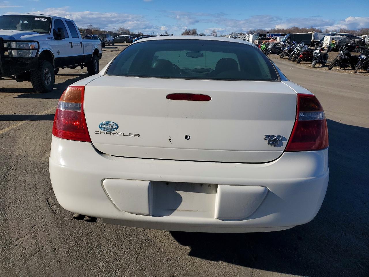 2004 Chrysler 300m White vin: 2C3AE66G74H631556