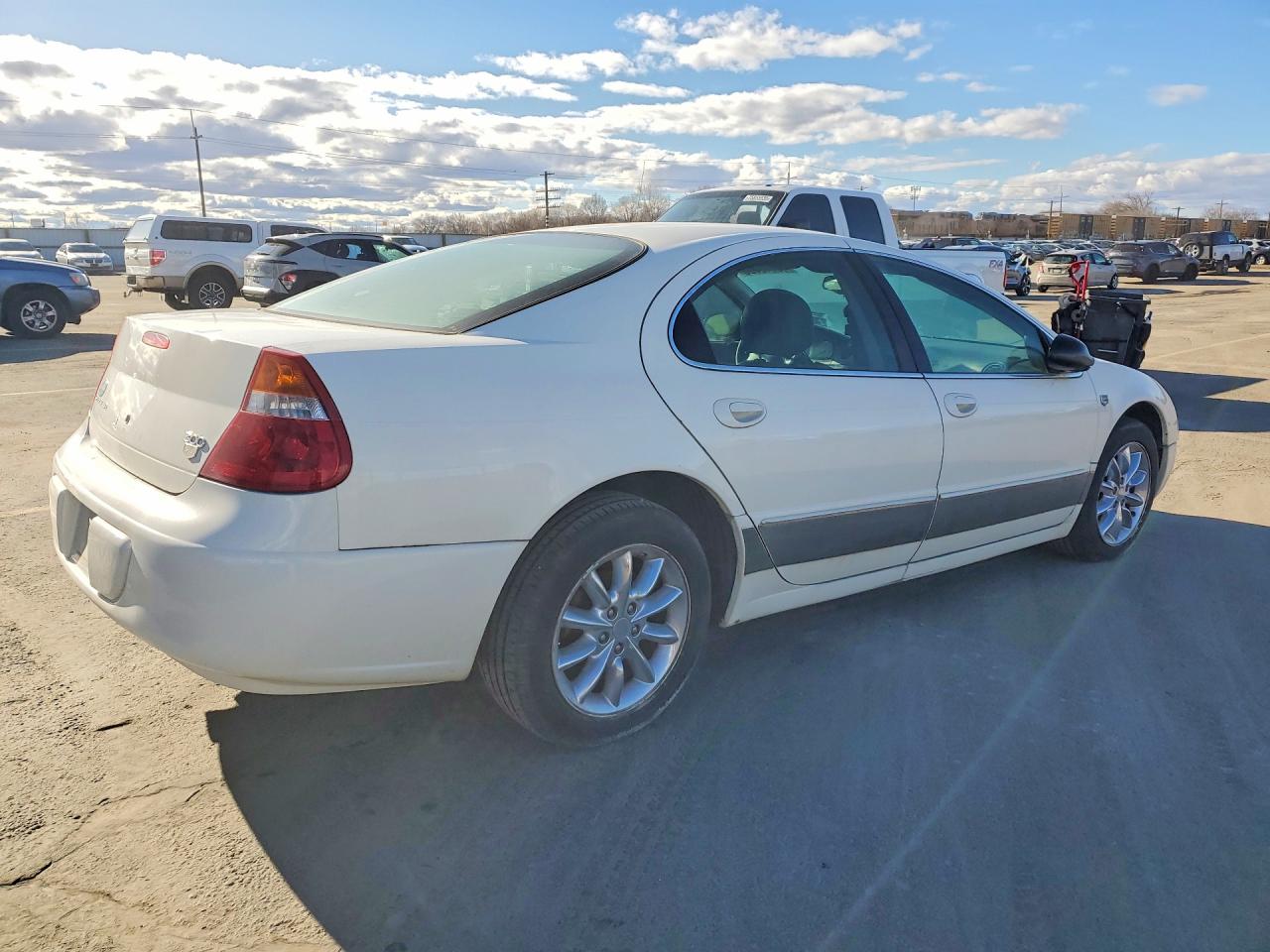 2004 Chrysler 300m White vin: 2C3AE66G74H631556