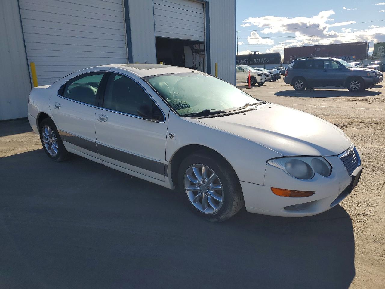 2004 Chrysler 300m White vin: 2C3AE66G74H631556