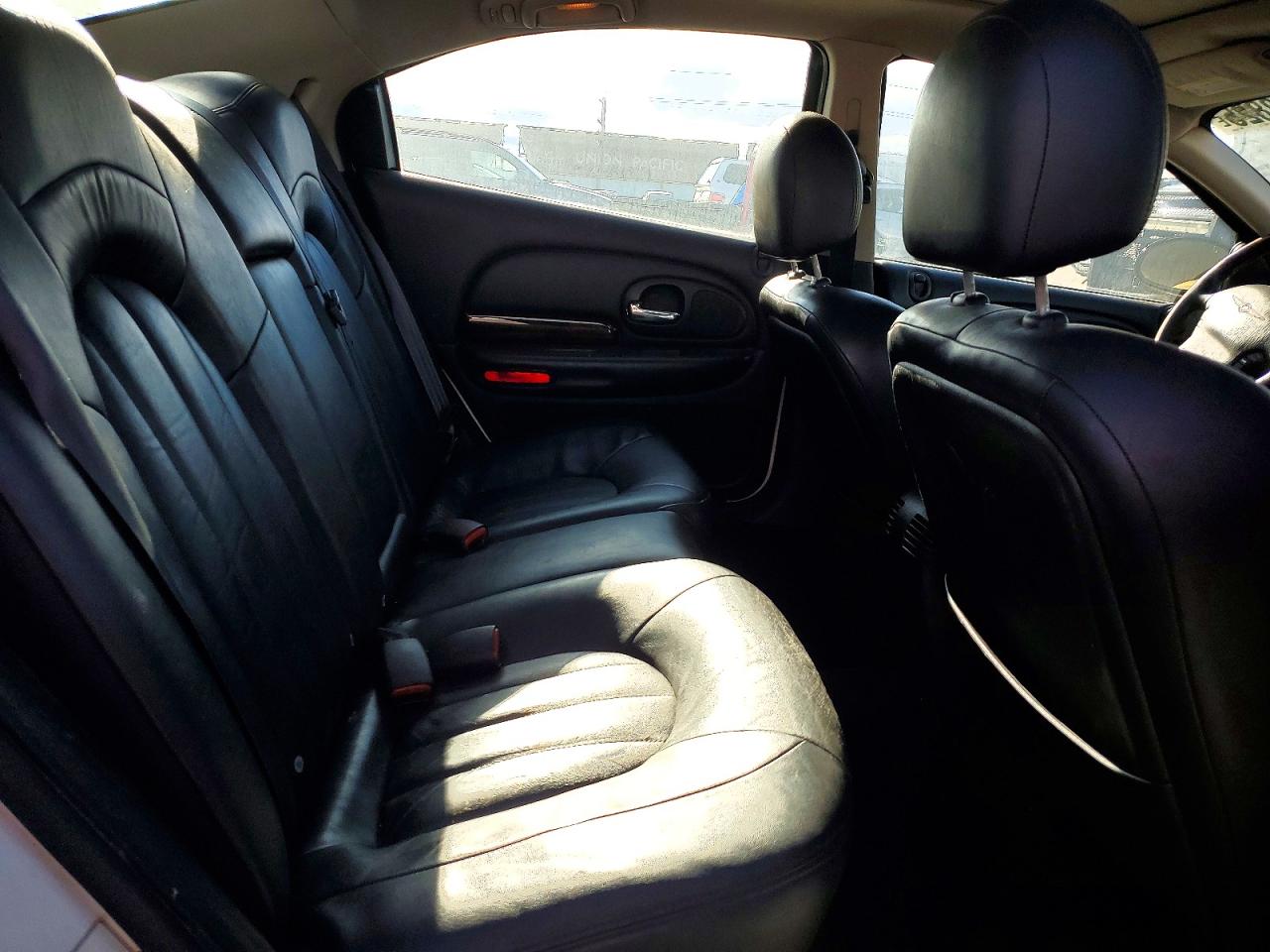 2004 Chrysler 300m White vin: 2C3AE66G74H631556
