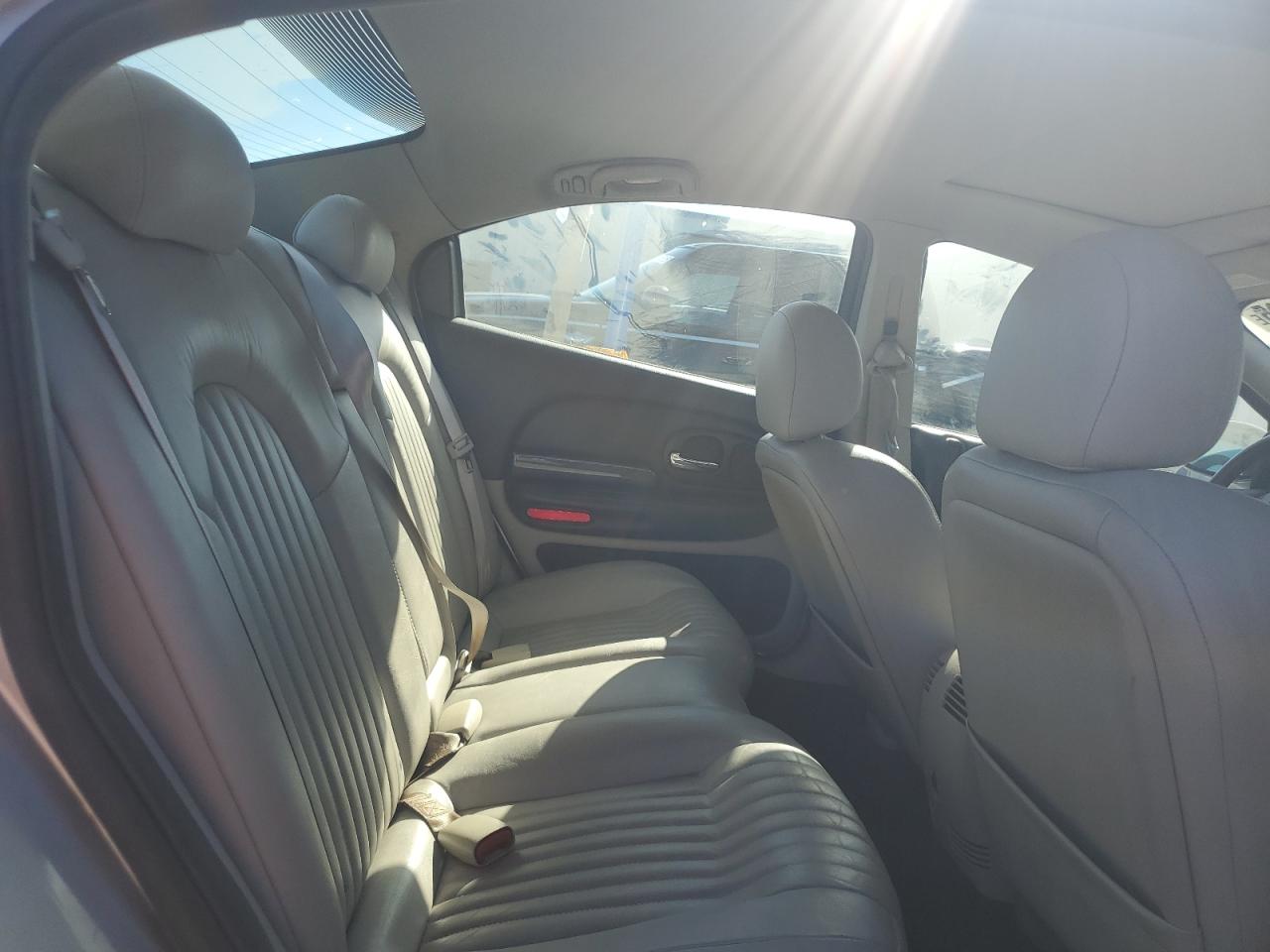2004 Chrysler 300 Silver vin: 2C3AE76K84H635237